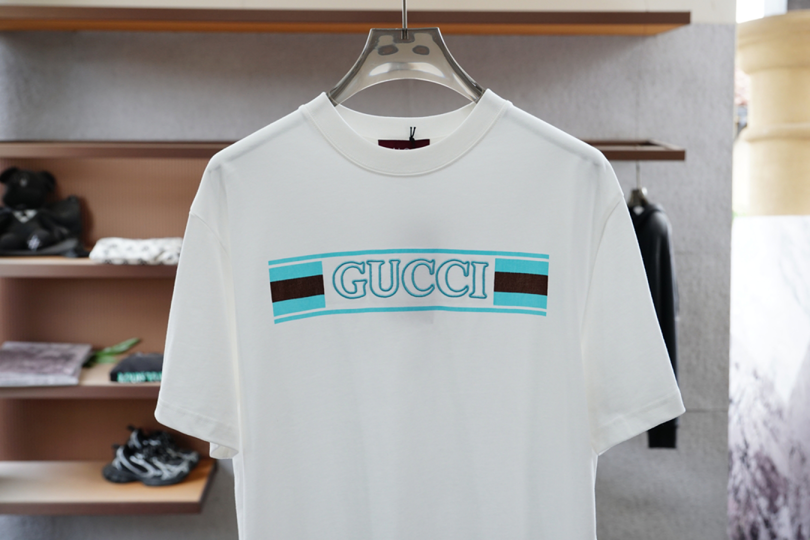 
Gucci 古奇
2025春夏系列新品🇨🇳  
爆款返单推荐🔥🔥🔥
圆领短袖T恤。选用进口欧棉，以天然