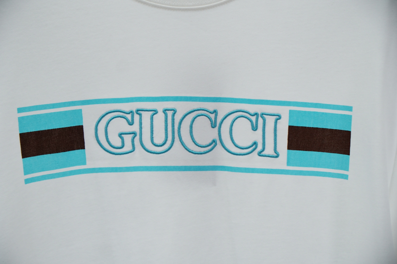 
Gucci 古奇
2025春夏系列新品🇨🇳  
爆款返单推荐🔥🔥🔥
圆领短袖T恤。选用进口欧棉，以天然
