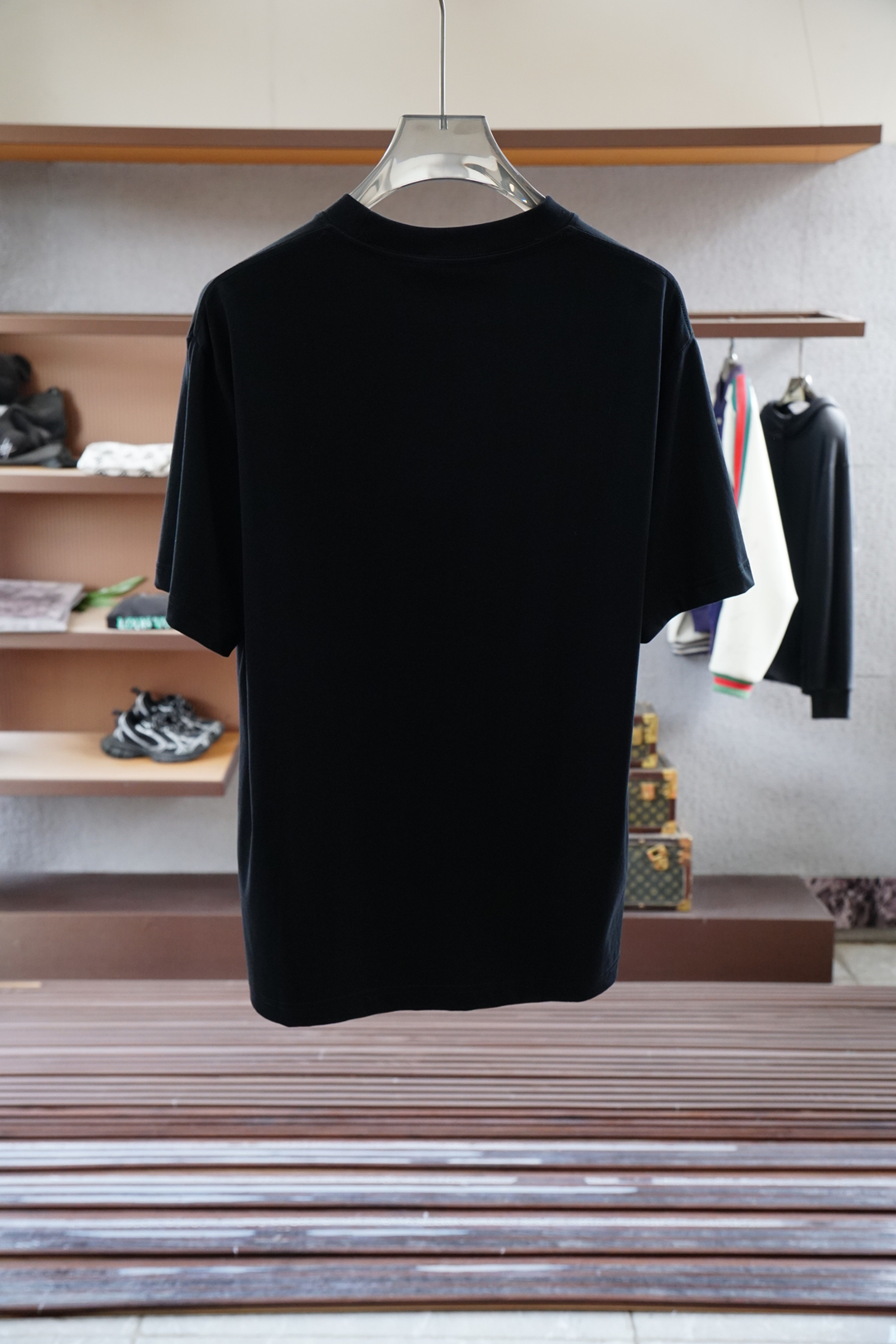 
Gucci 古奇
2025春夏系列新品🇨🇳  
爆款返单推荐🔥🔥🔥
圆领短袖T恤。选用进口欧棉，以天然
