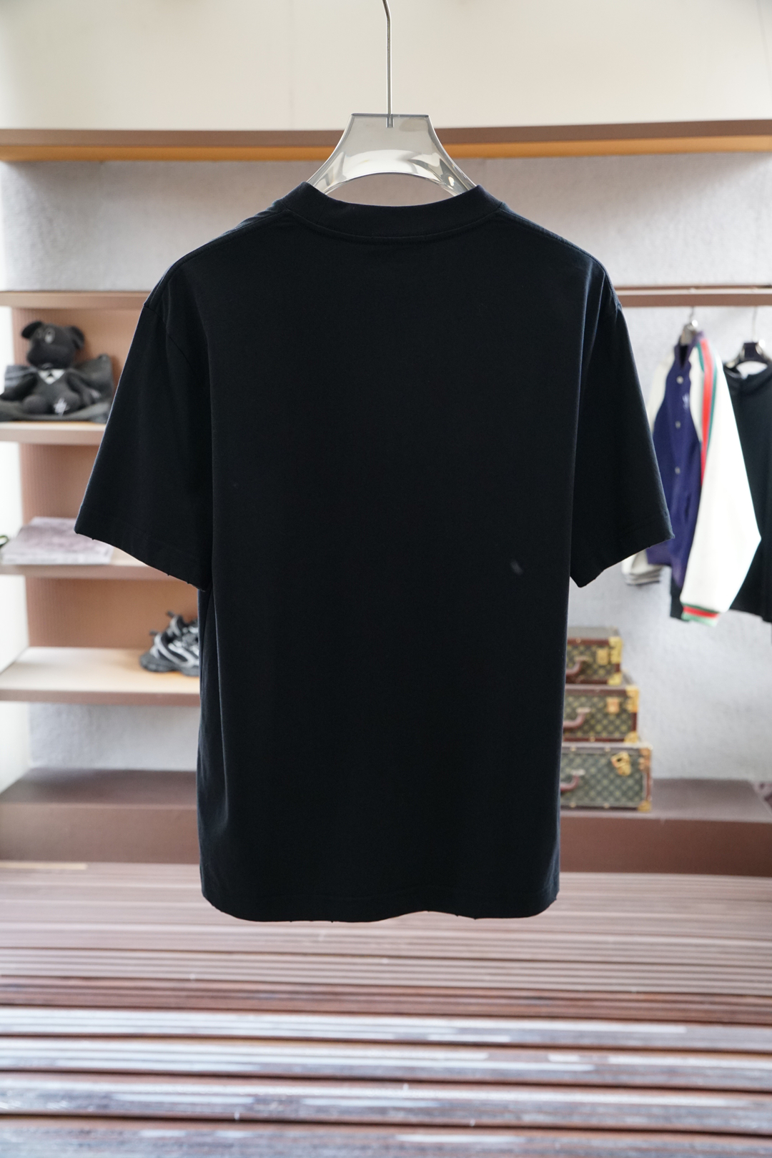 
Celine-
2025春夏系列新品🇨🇳  
爆款返单推荐🔥🔥🔥
圆领短袖T恤。选用进口欧棉，以天然植
