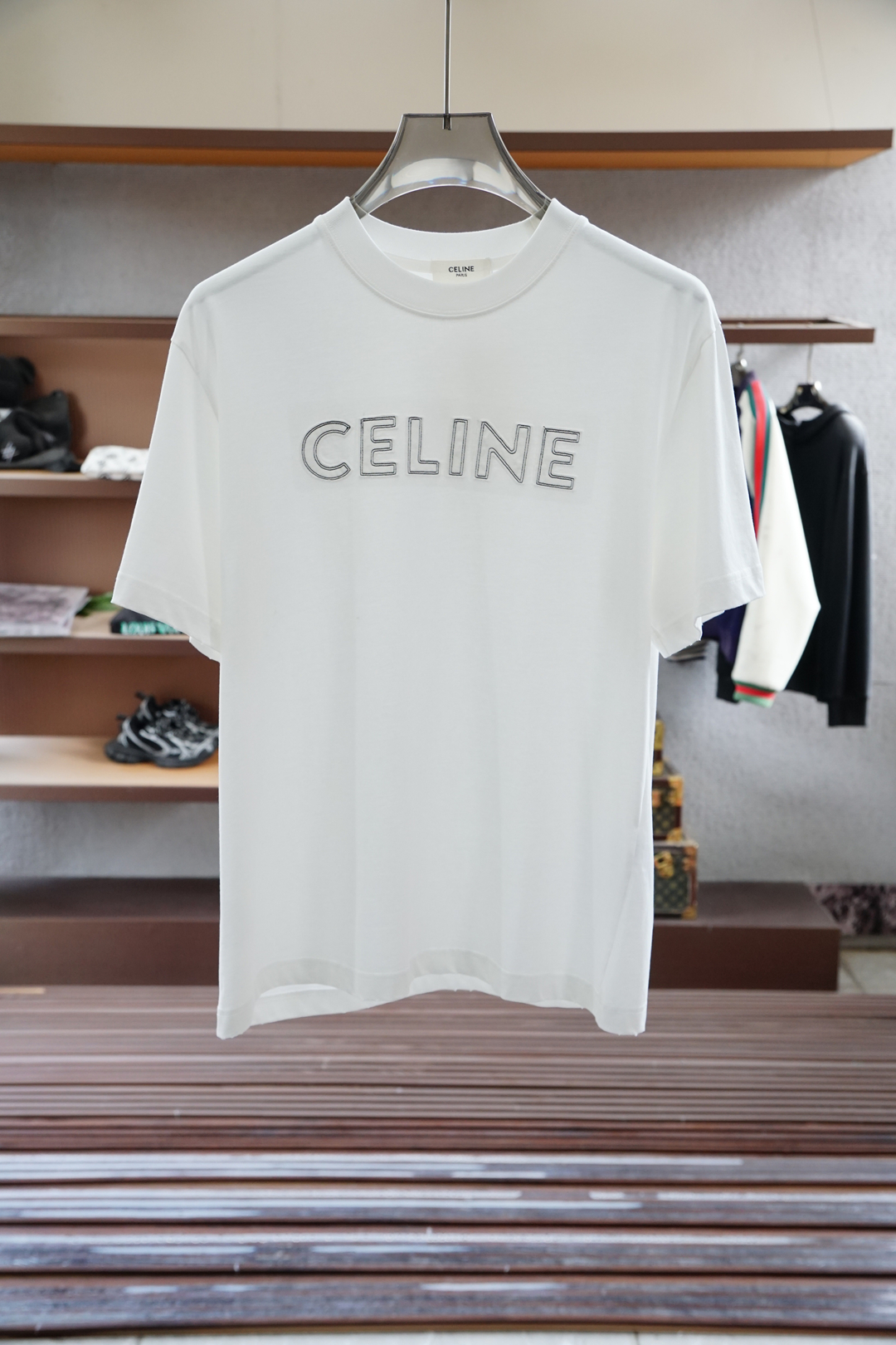 
Celine-
2025春夏系列新品🇨🇳  
爆款返单推荐🔥🔥🔥
圆领短袖T恤。选用进口欧棉，以天然植