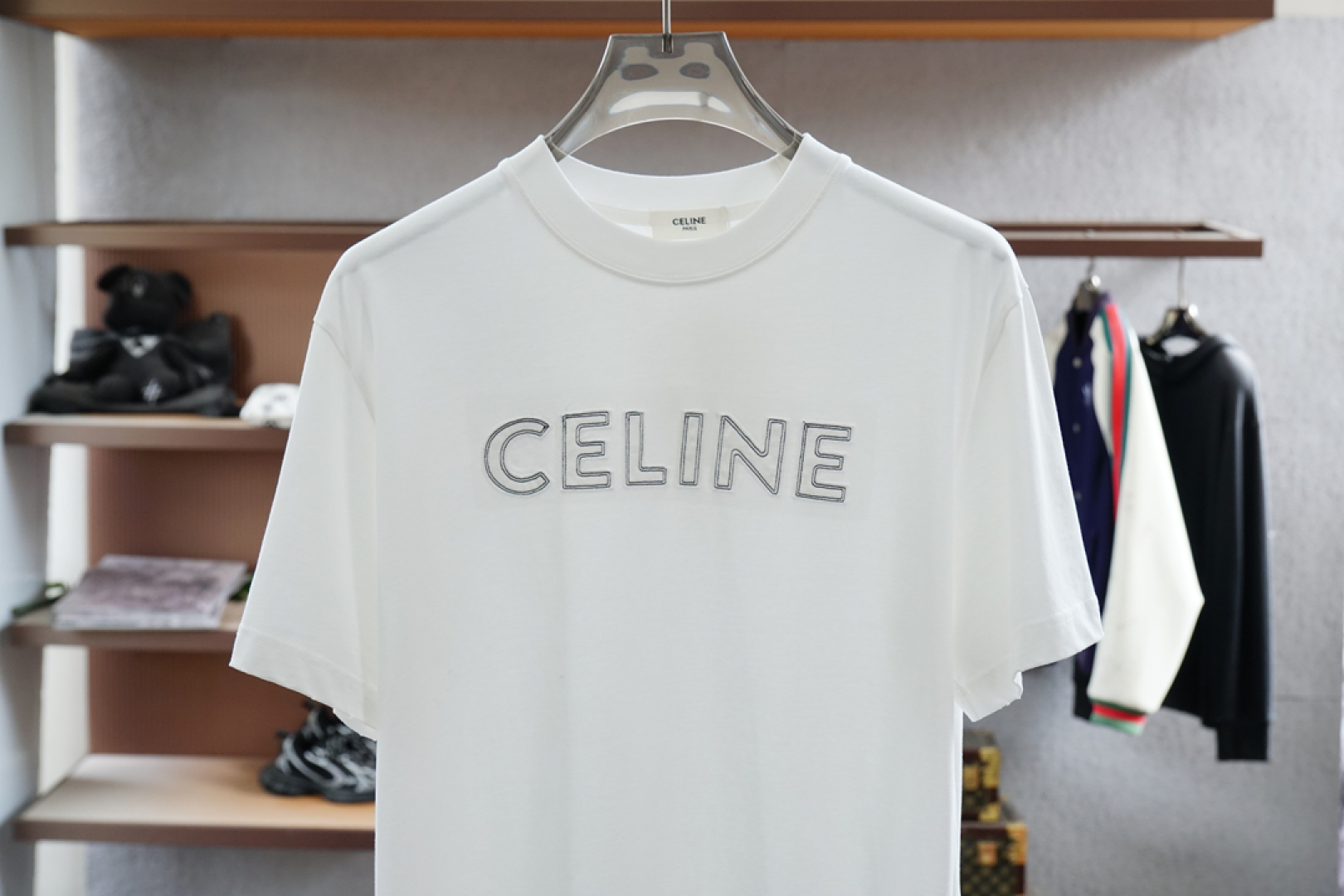 
Celine-
2025春夏系列新品🇨🇳  
爆款返单推荐🔥🔥🔥
圆领短袖T恤。选用进口欧棉，以天然植