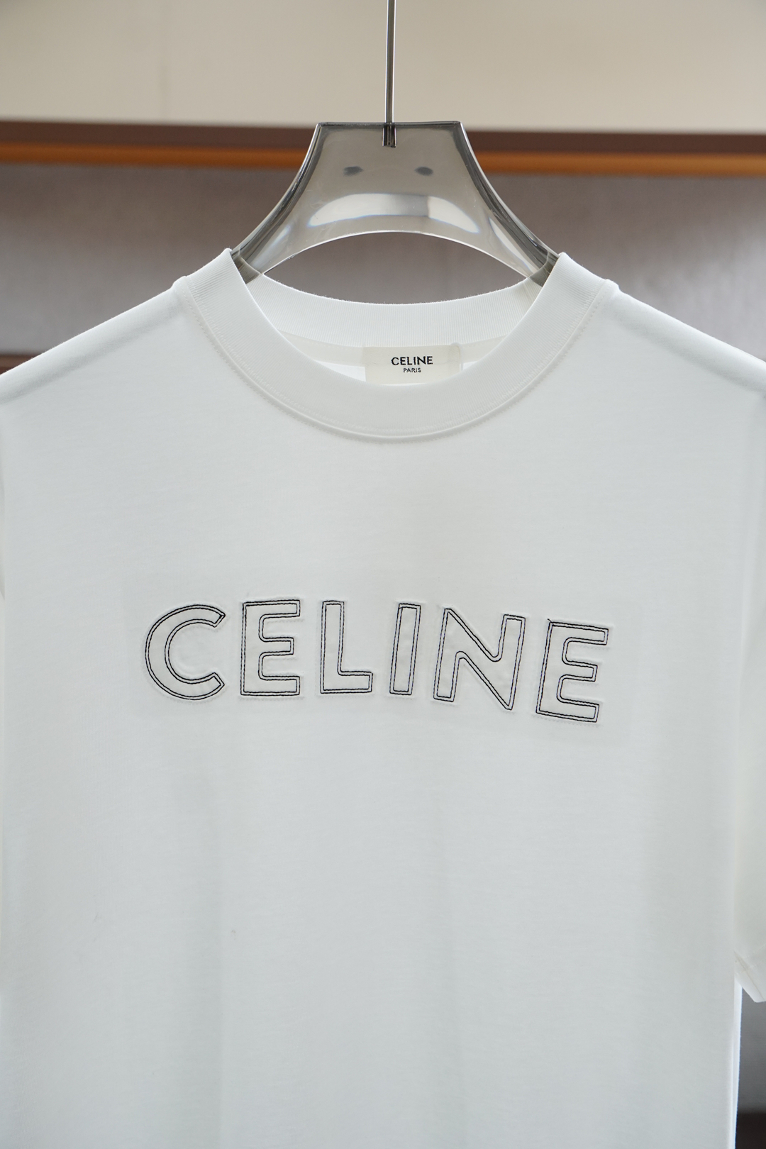 
Celine-
2025春夏系列新品🇨🇳  
爆款返单推荐🔥🔥🔥
圆领短袖T恤。选用进口欧棉，以天然植