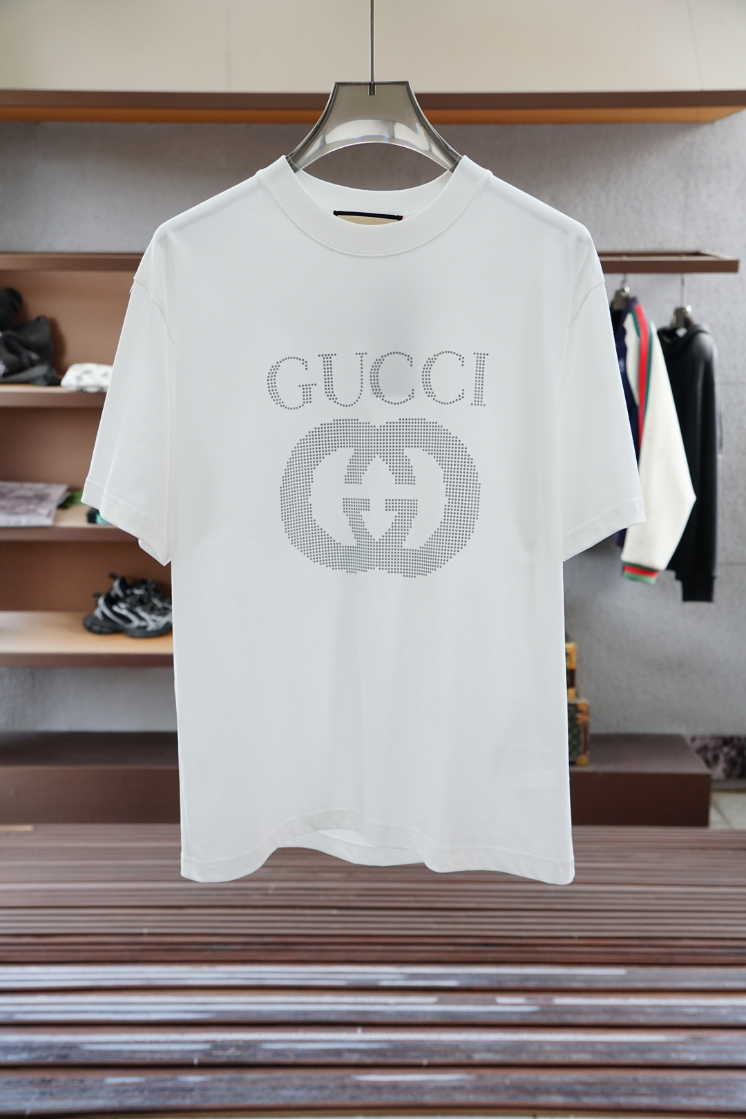 
Gucci 古奇
2025春夏系列新品🇨🇳  
爆款返单推荐🔥🔥🔥
圆领短袖T恤。选用进口欧棉，以天然