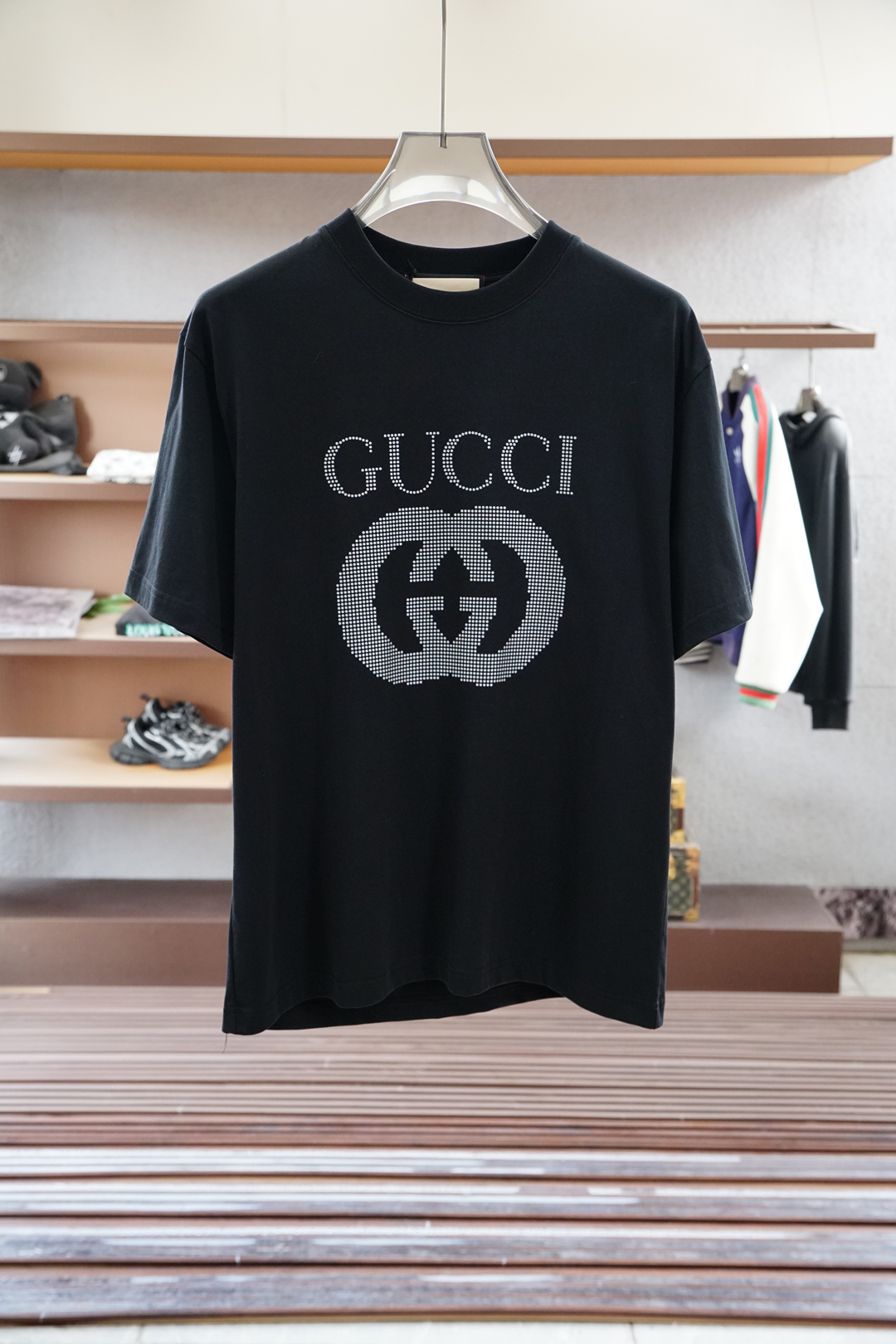 
Gucci 古奇
2025春夏系列新品🇨🇳  
爆款返单推荐🔥🔥🔥
圆领短袖T恤。选用进口欧棉，以天然