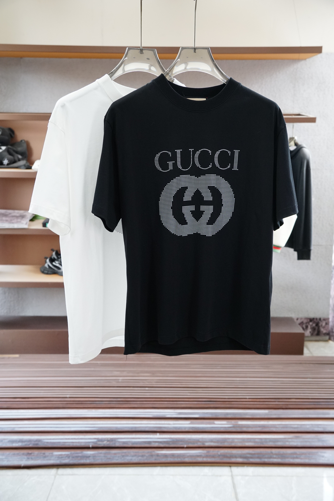 
Gucci 古奇
2025春夏系列新品🇨🇳  
爆款返单推荐🔥🔥🔥
圆领短袖T恤。选用进口欧棉，以天然