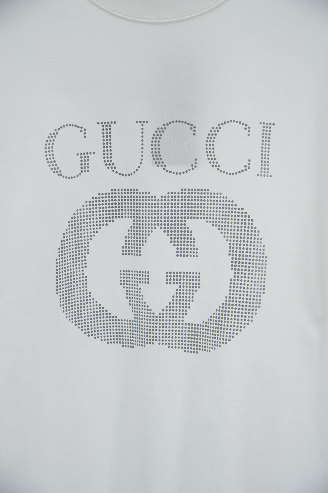 
Gucci 古奇
2025春夏系列新品🇨🇳  
爆款返单推荐🔥🔥🔥
圆领短袖T恤。选用进口欧棉，以天然