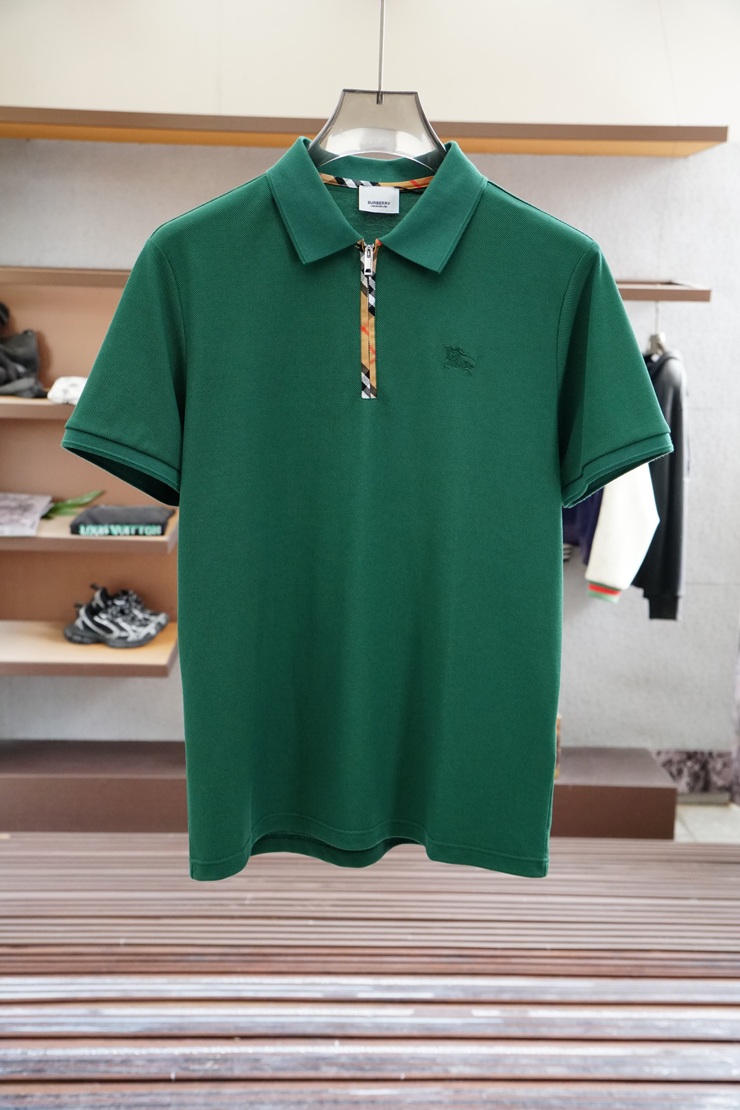 
BBR 巴宝莉
重磅推荐！2025早春。新品 专柜在售 时尚高端男装Polo-胸前Logo个性时尚/进