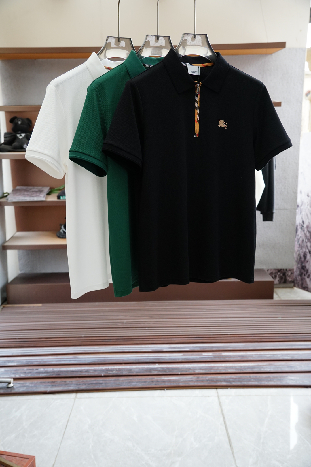 
BBR 巴宝莉
重磅推荐！2025早春。新品 专柜在售 时尚高端男装Polo-胸前Logo个性时尚/进