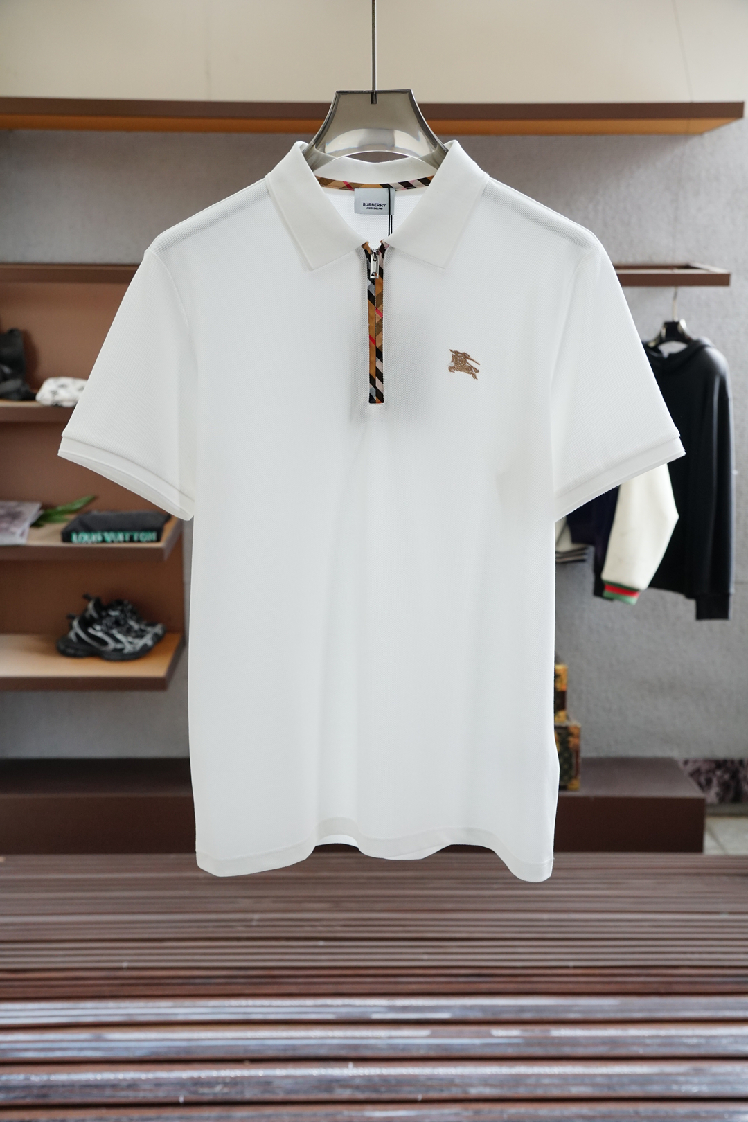 
BBR 巴宝莉
重磅推荐！2025早春。新品 专柜在售 时尚高端男装Polo-胸前Logo个性时尚/进