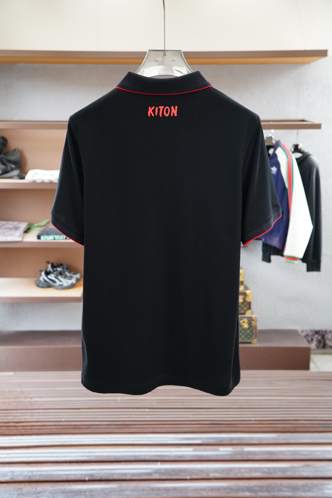 
Kiton 
重磅推荐！2025早春。新品 专柜在售 时尚高端男装Polo-胸前Logo个性时尚/进口