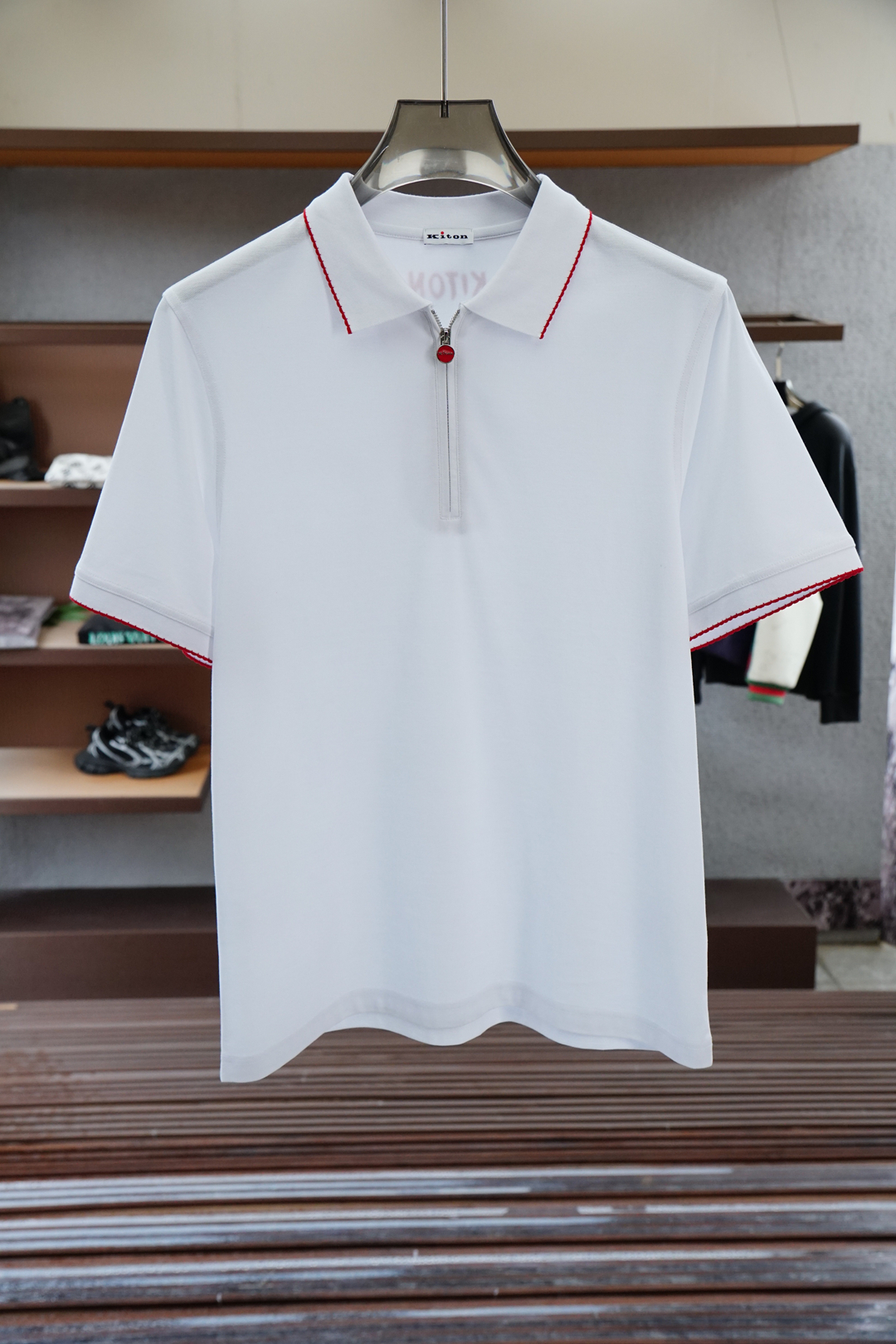 
Kiton 
重磅推荐！2025早春。新品 专柜在售 时尚高端男装Polo-胸前Logo个性时尚/进口