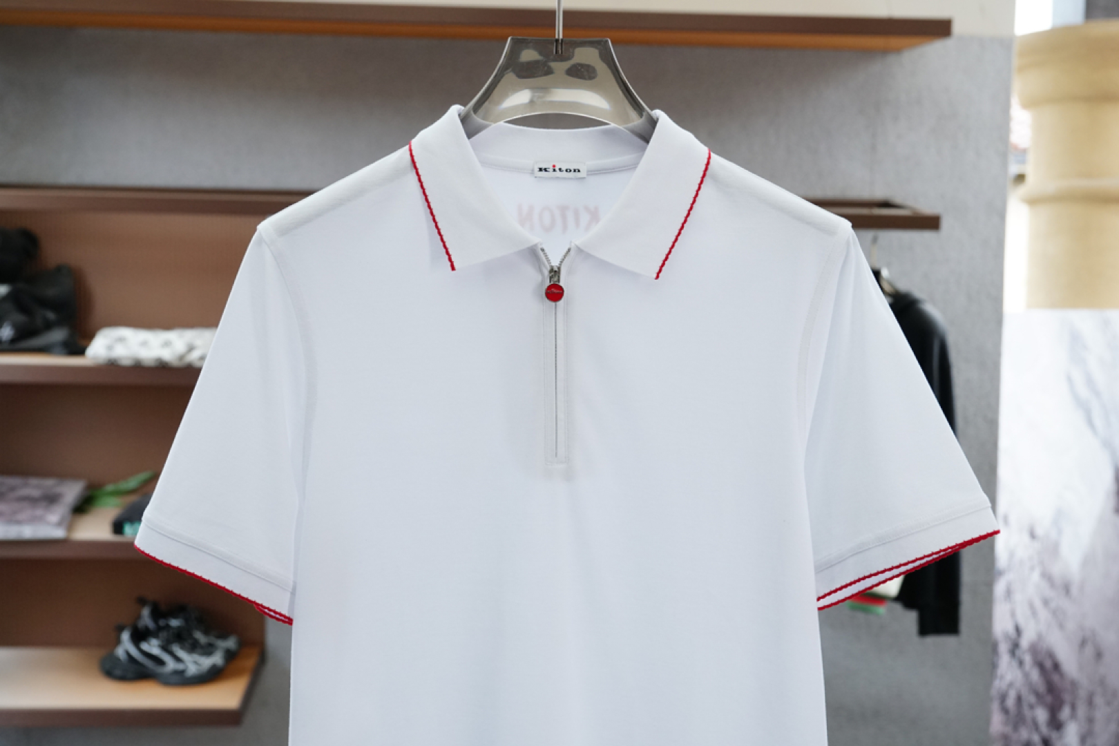 
Kiton 
重磅推荐！2025早春。新品 专柜在售 时尚高端男装Polo-胸前Logo个性时尚/进口