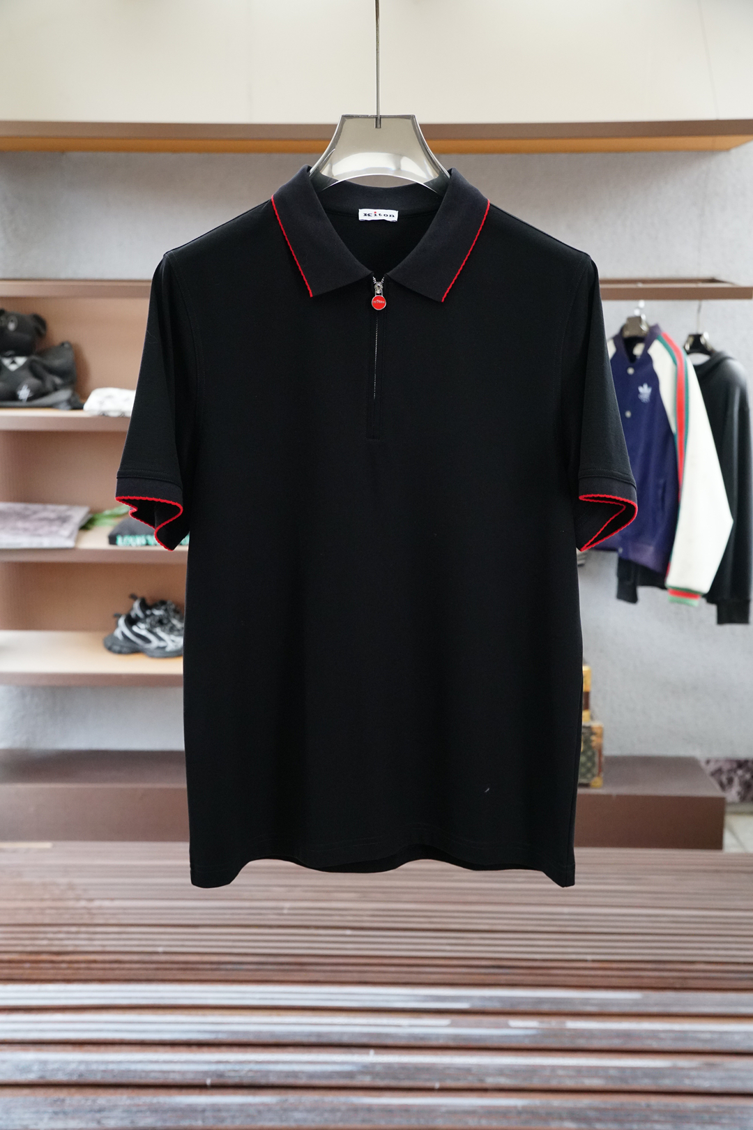 
Kiton 
重磅推荐！2025早春。新品 专柜在售 时尚高端男装Polo-胸前Logo个性时尚/进口