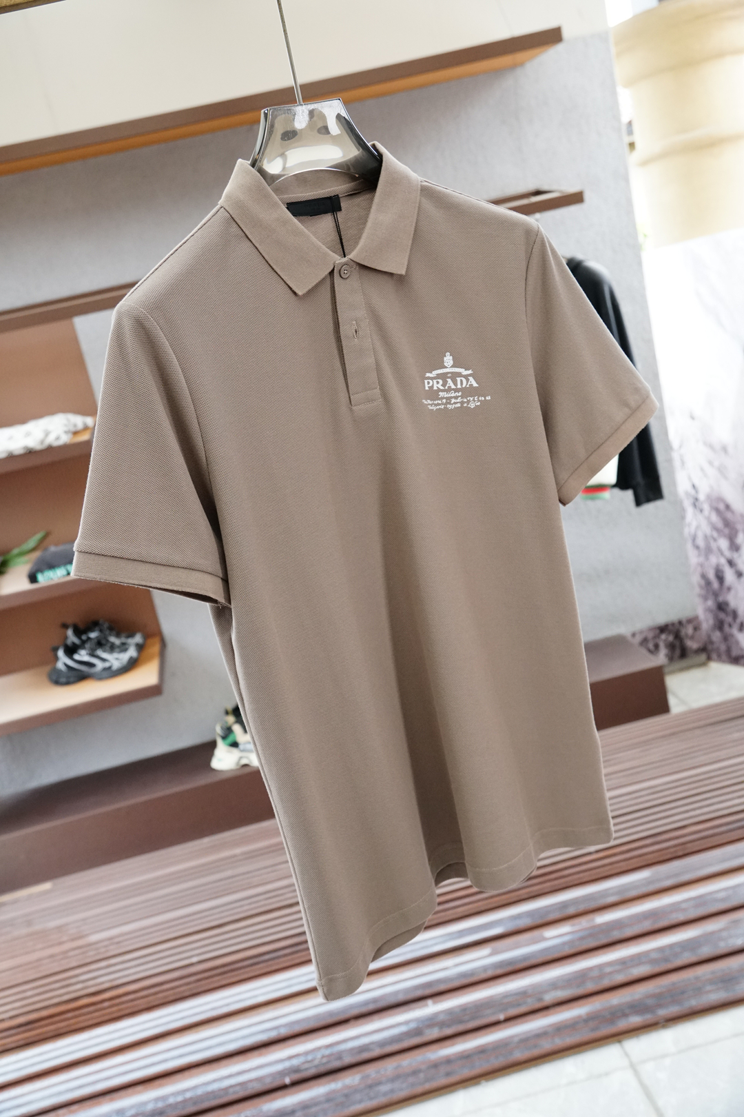 
普拉达 Prada
重磅推荐！2025早春。新品 专柜在售 时尚高端男装Polo-胸前Logo个性时尚