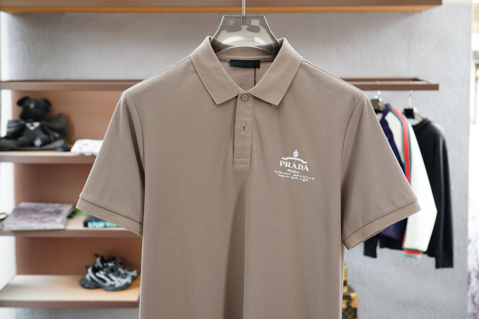 
普拉达 Prada
重磅推荐！2025早春。新品 专柜在售 时尚高端男装Polo-胸前Logo个性时尚