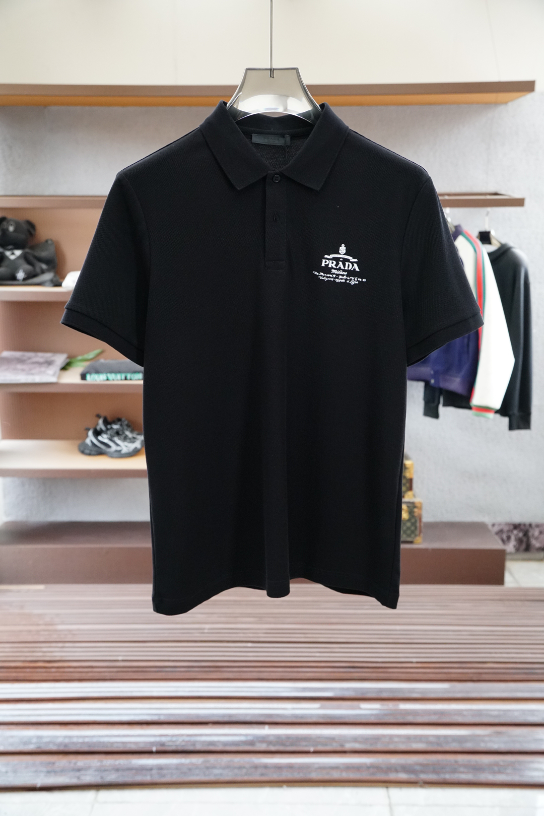 
普拉达 Prada
重磅推荐！2025早春。新品 专柜在售 时尚高端男装Polo-胸前Logo个性时尚