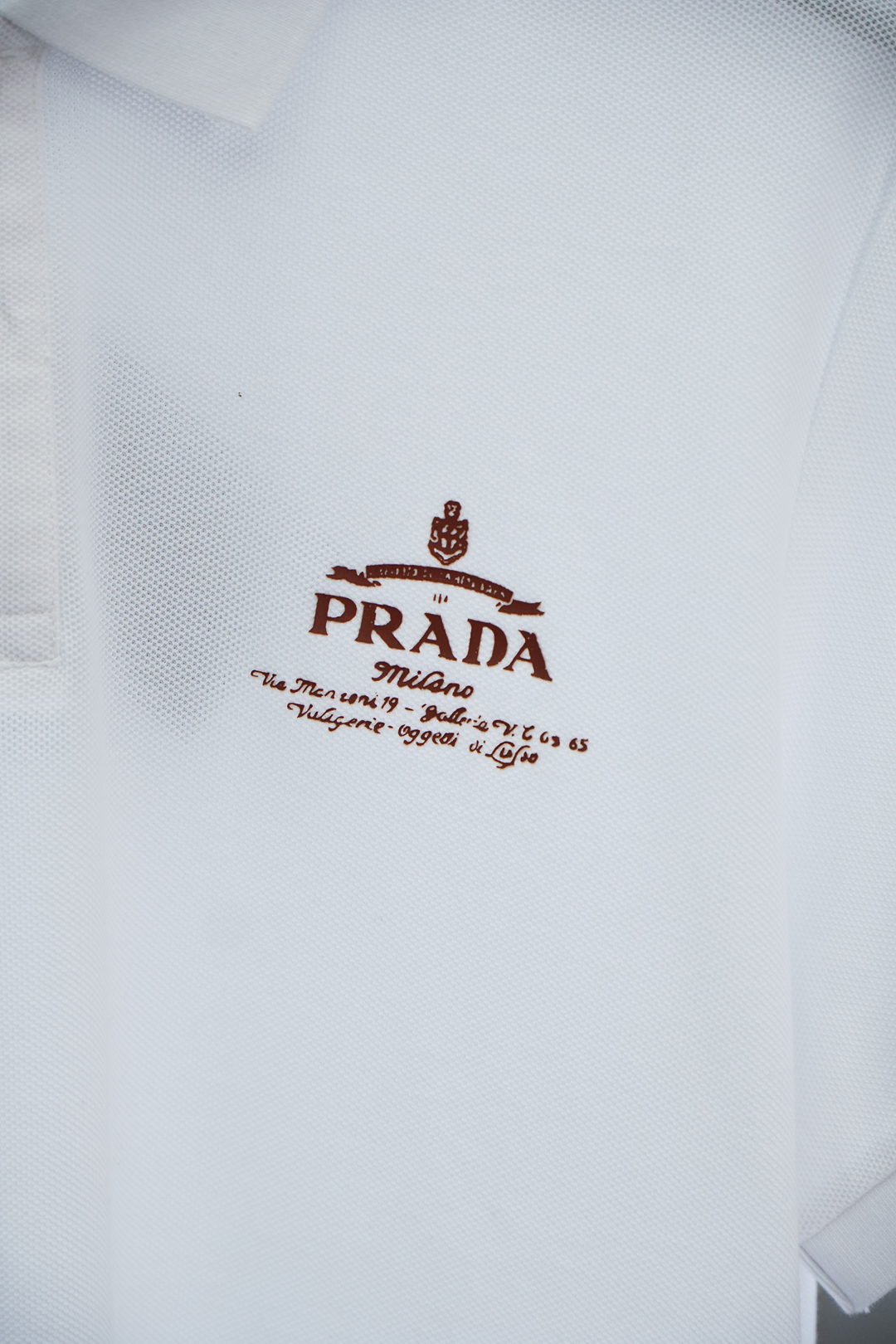 
Prada 普拉达
重磅推荐！2025早春。新品 专柜在售 时尚高端男装Polo-胸前Logo个性时尚