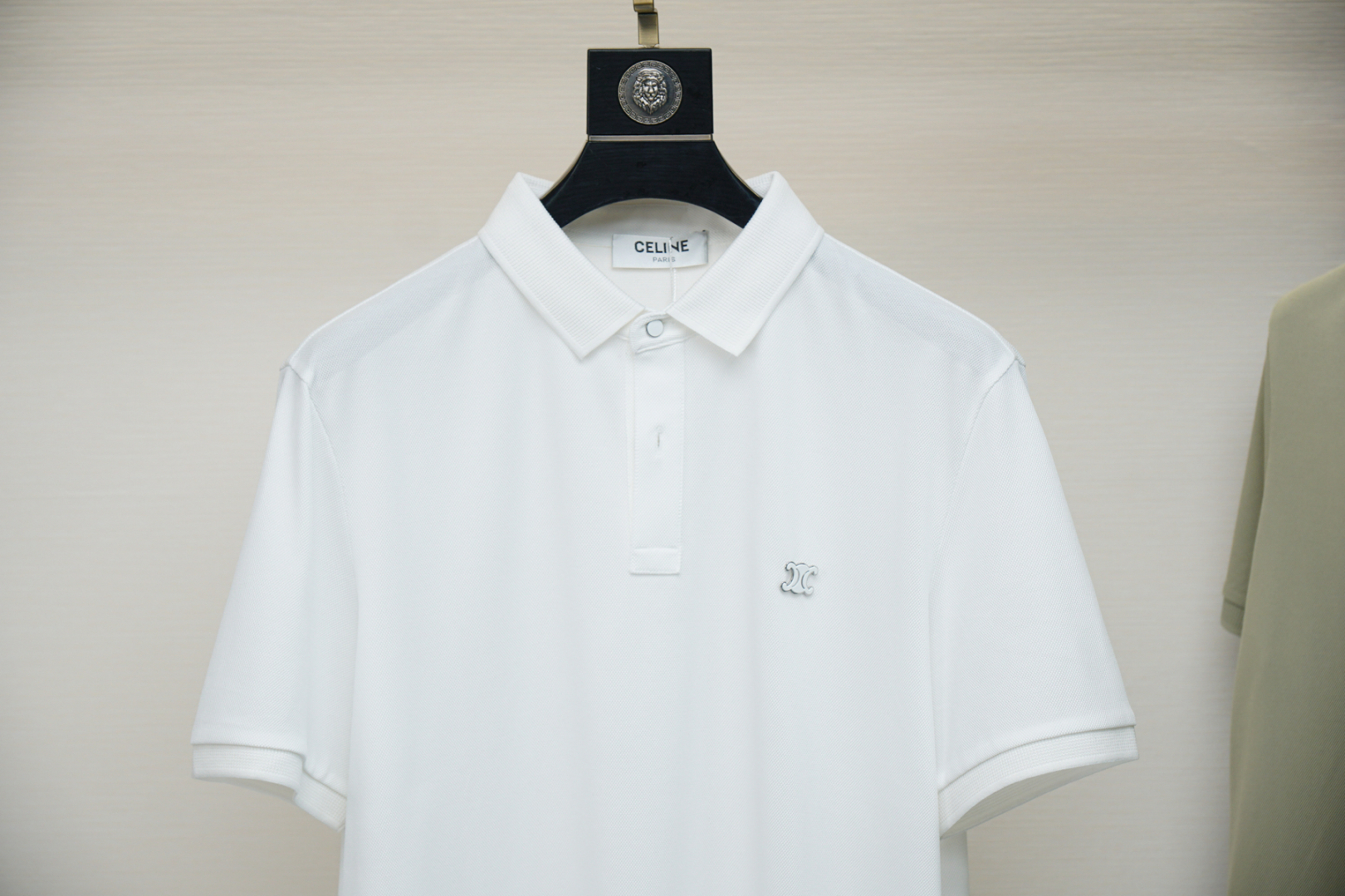 
Celine 瑟琳-2025ss夏季新款翻领Polo衫 男士短袖！ 材质讲究的同时 整体的设计颇具时尚