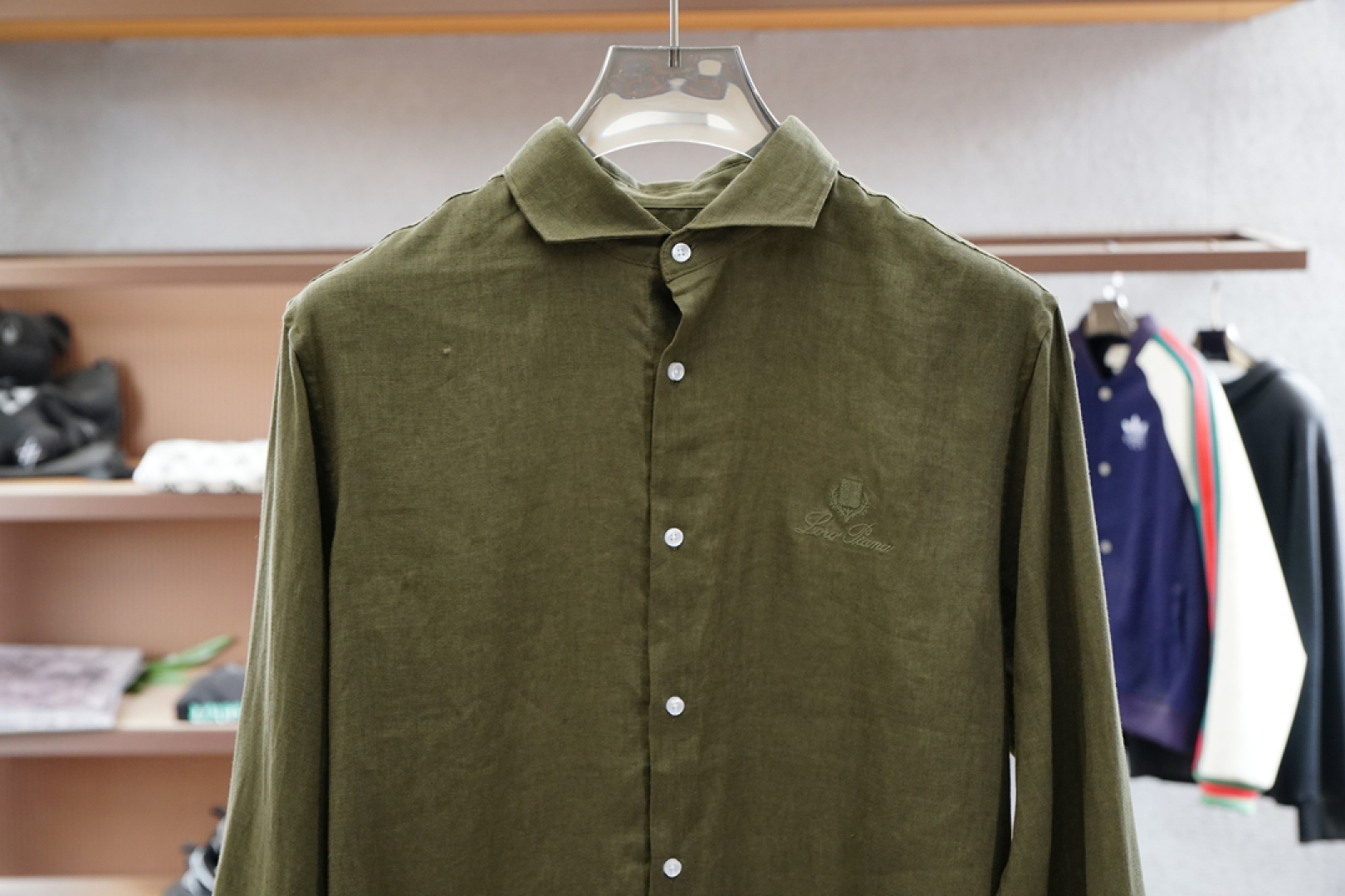
lp。
独家首发，原单品质	L春夏新品，行走的高定老钱风休	
闲穿搭，亚麻衬衫!经典宽松版型极简主义设