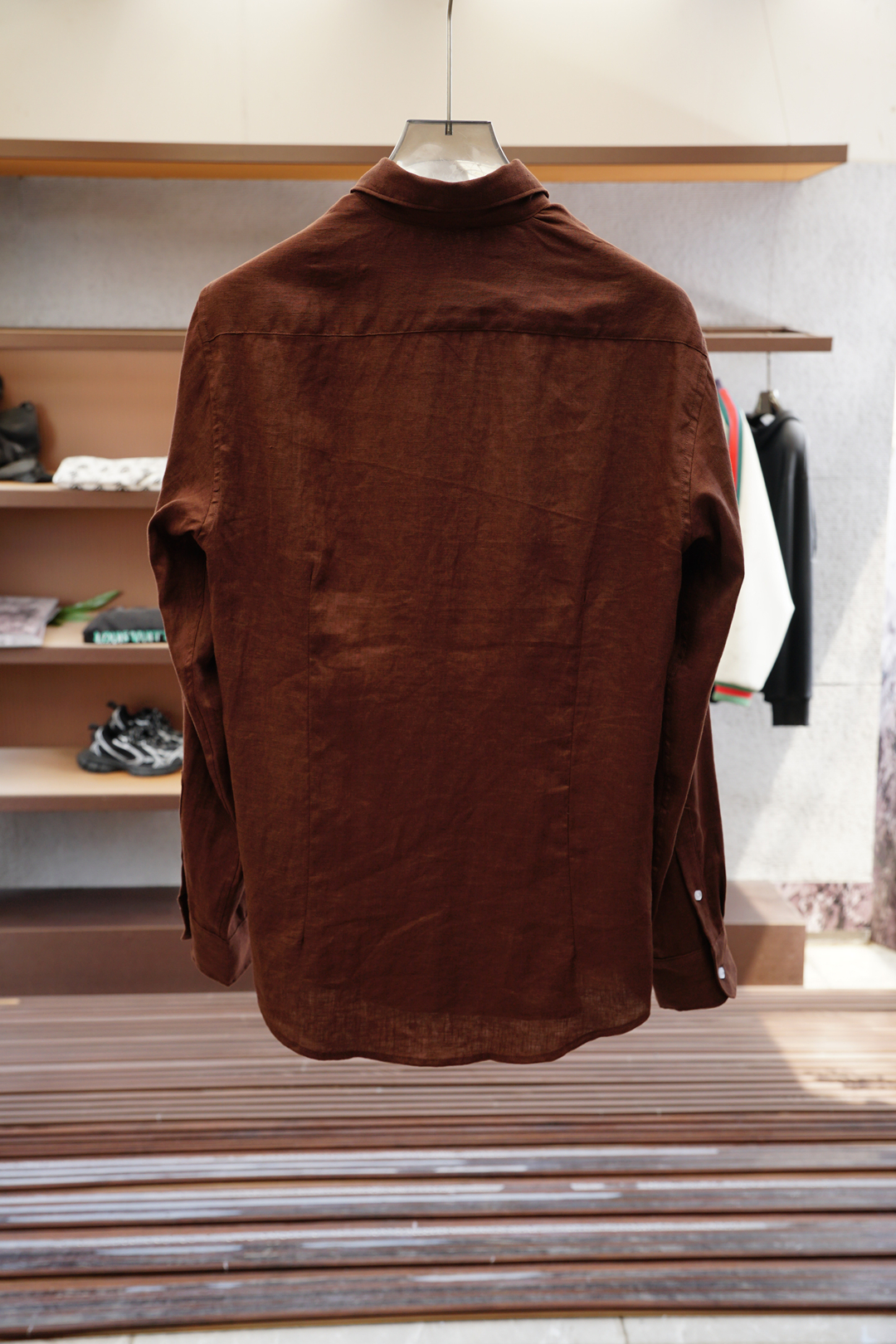
lp。
独家首发，原单品质	L春夏新品，行走的高定老钱风休	
闲穿搭，亚麻衬衫!经典宽松版型极简主义设