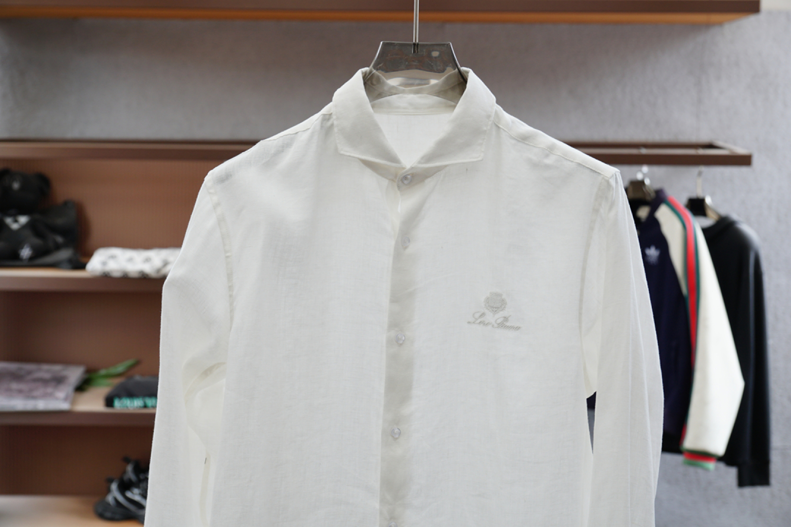 
lp。
独家首发，原单品质	L春夏新品，行走的高定老钱风休	
闲穿搭，亚麻衬衫!经典宽松版型极简主义设