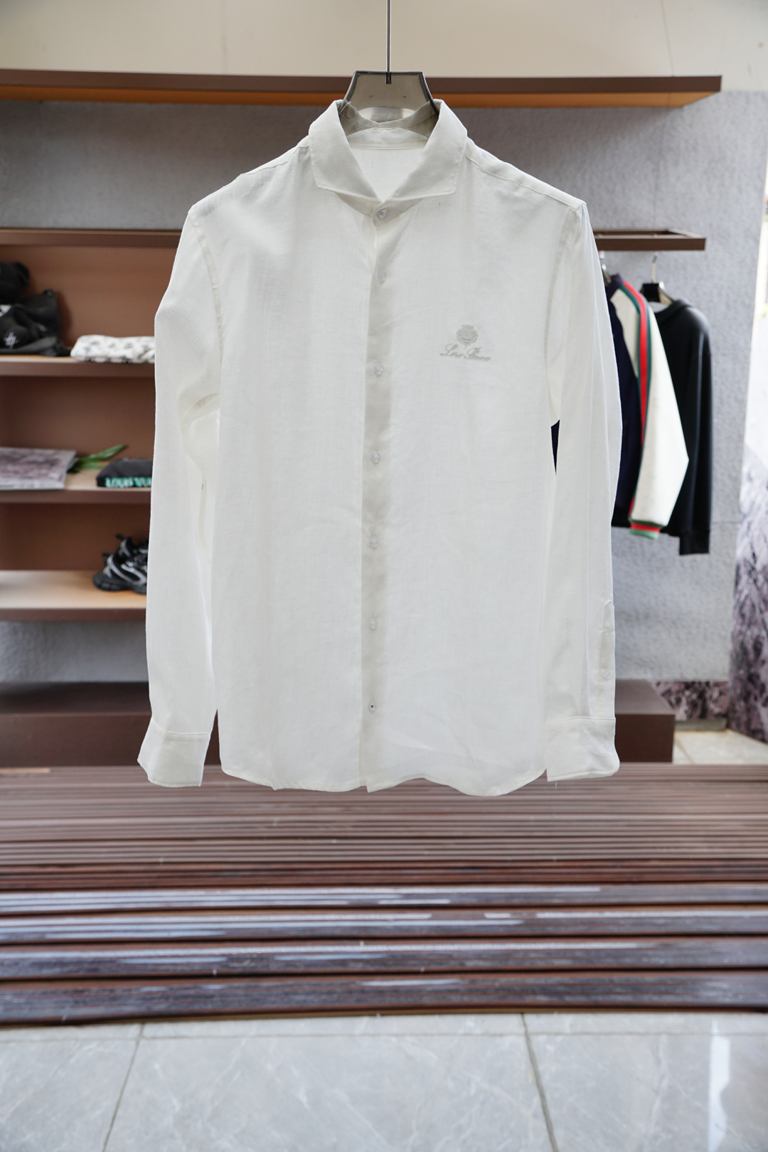 
lp。
独家首发，原单品质	L春夏新品，行走的高定老钱风休	
闲穿搭，亚麻衬衫!经典宽松版型极简主义设