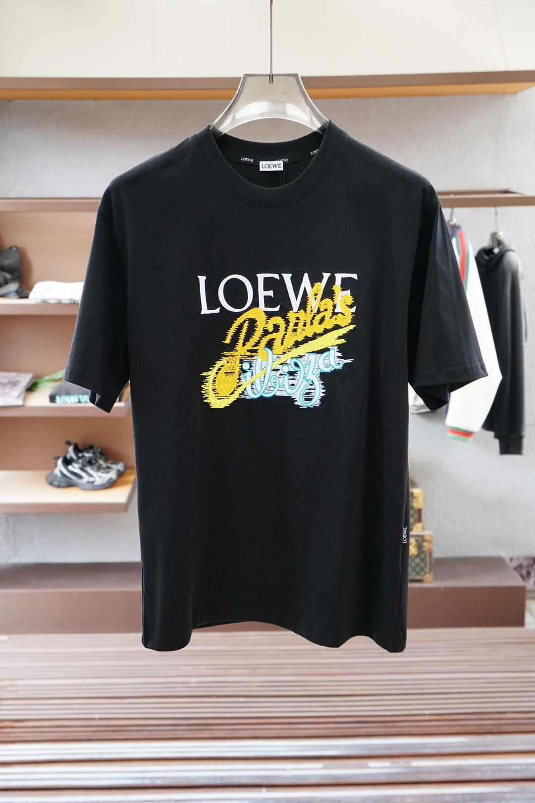 
罗意威 Loewe 
2025ss夏季新款 男士 圆领T恤短袖
胸前印花家图案 采用进口数码直喷，图案