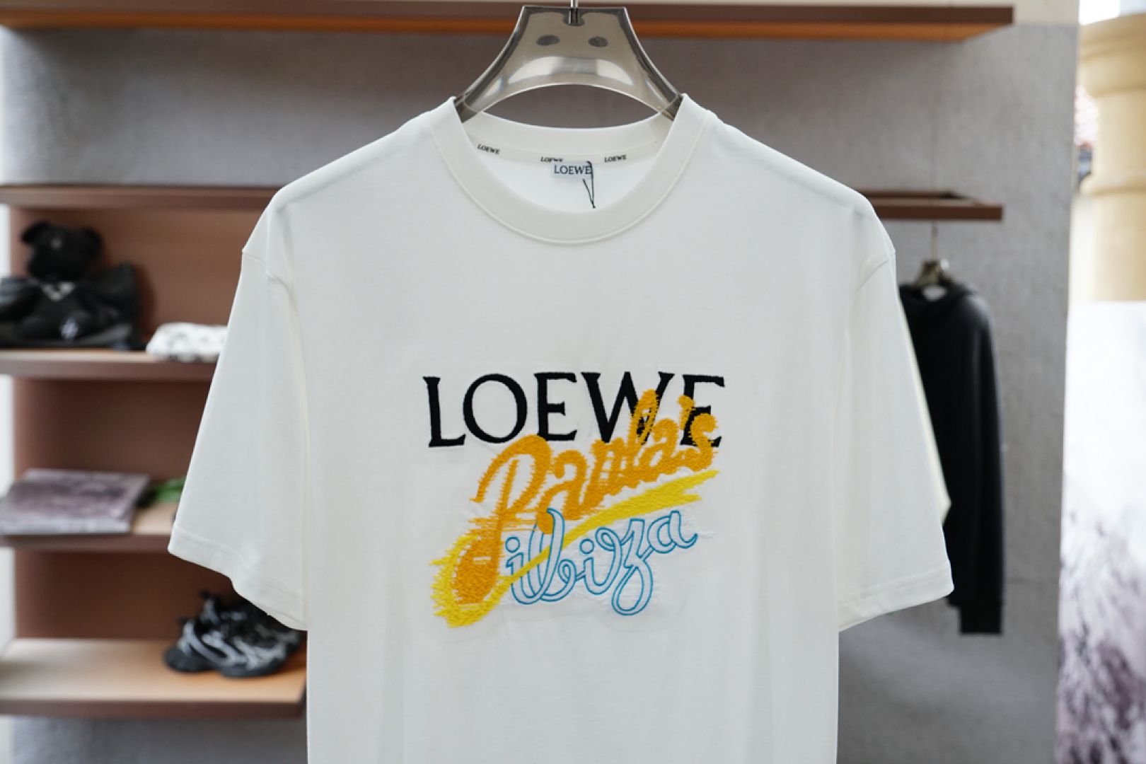 
罗意威 Loewe 
2025ss夏季新款 男士 圆领T恤短袖
胸前印花家图案 采用进口数码直喷，图案