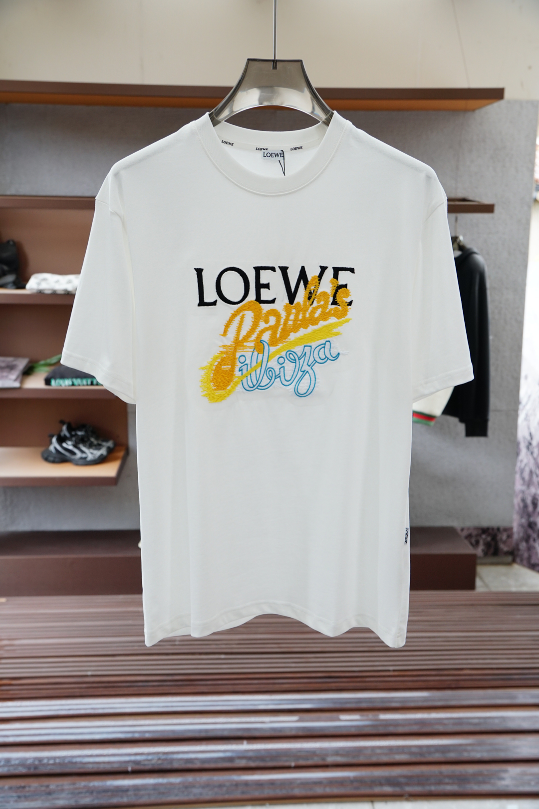 
罗意威 Loewe 
2025ss夏季新款 男士 圆领T恤短袖
胸前印花家图案 采用进口数码直喷，图案