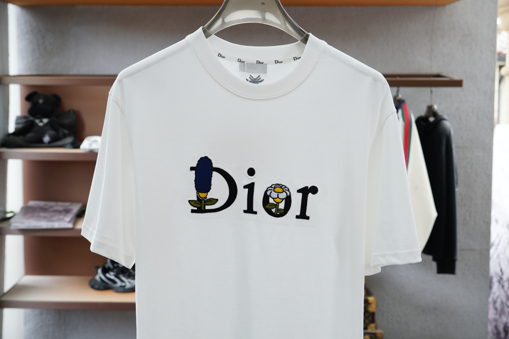 
Dior 迪奥
2025ss夏季新款 H家男士 圆领T恤短袖
胸前印花家图案 采用进口数码直喷，图案栩