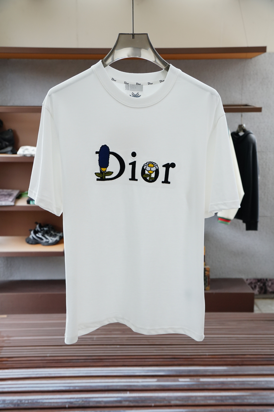
Dior 迪奥
2025ss夏季新款 H家男士 圆领T恤短袖
胸前印花家图案 采用进口数码直喷，图案栩