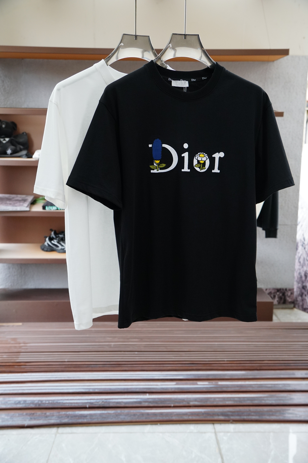
Dior 迪奥
2025ss夏季新款 H家男士 圆领T恤短袖
胸前印花家图案 采用进口数码直喷，图案栩