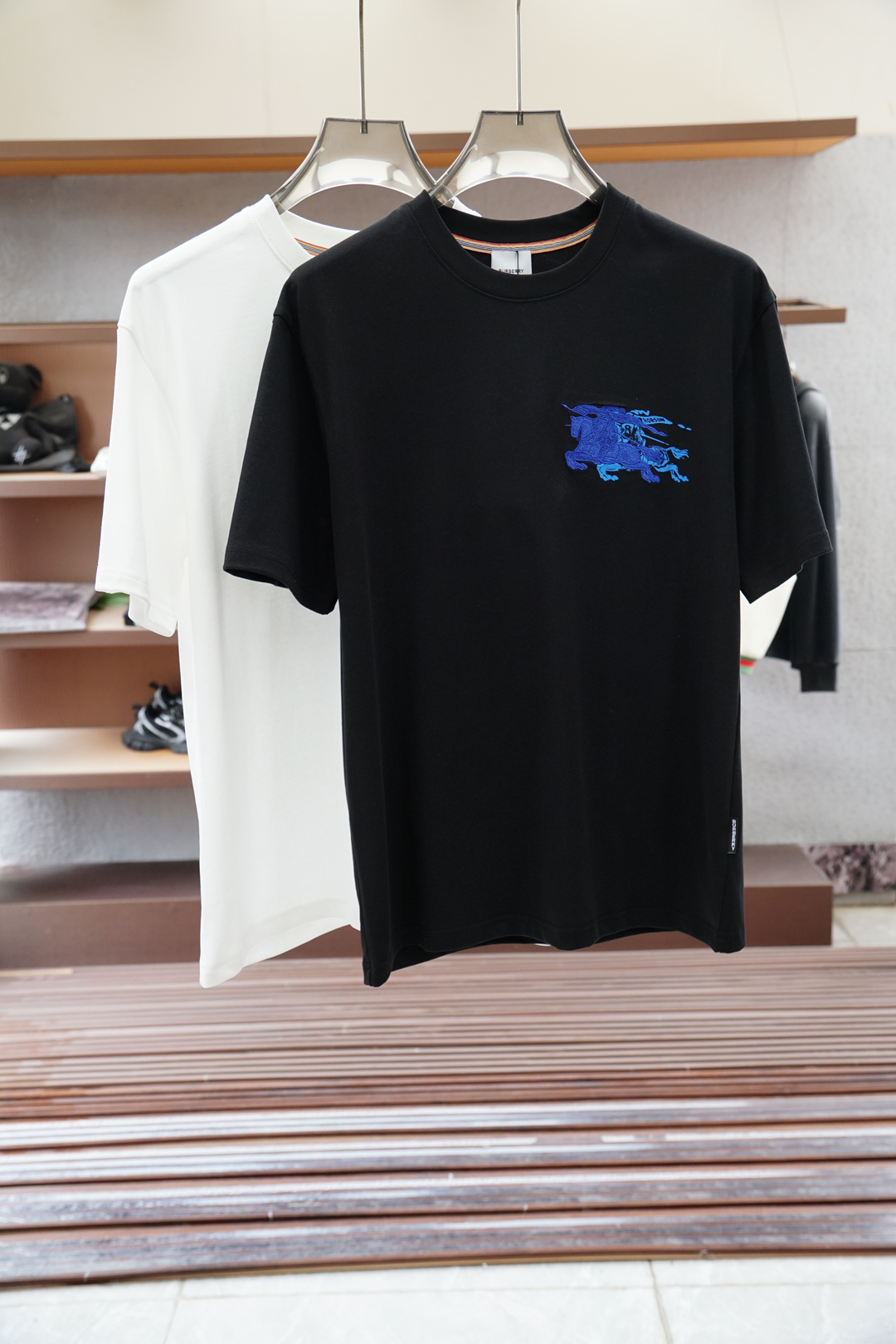 
BBR 巴宝莉 
2025ss夏季新款 H家男士 圆领T恤短袖
胸前印花家图案 采用进口数码直喷，图案