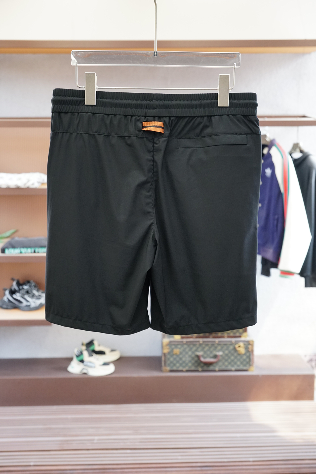 “Genia Sports Shorts: 100% Cotton, Customized Design, Superior Quality Fabric and Hardware” - 图片 2
