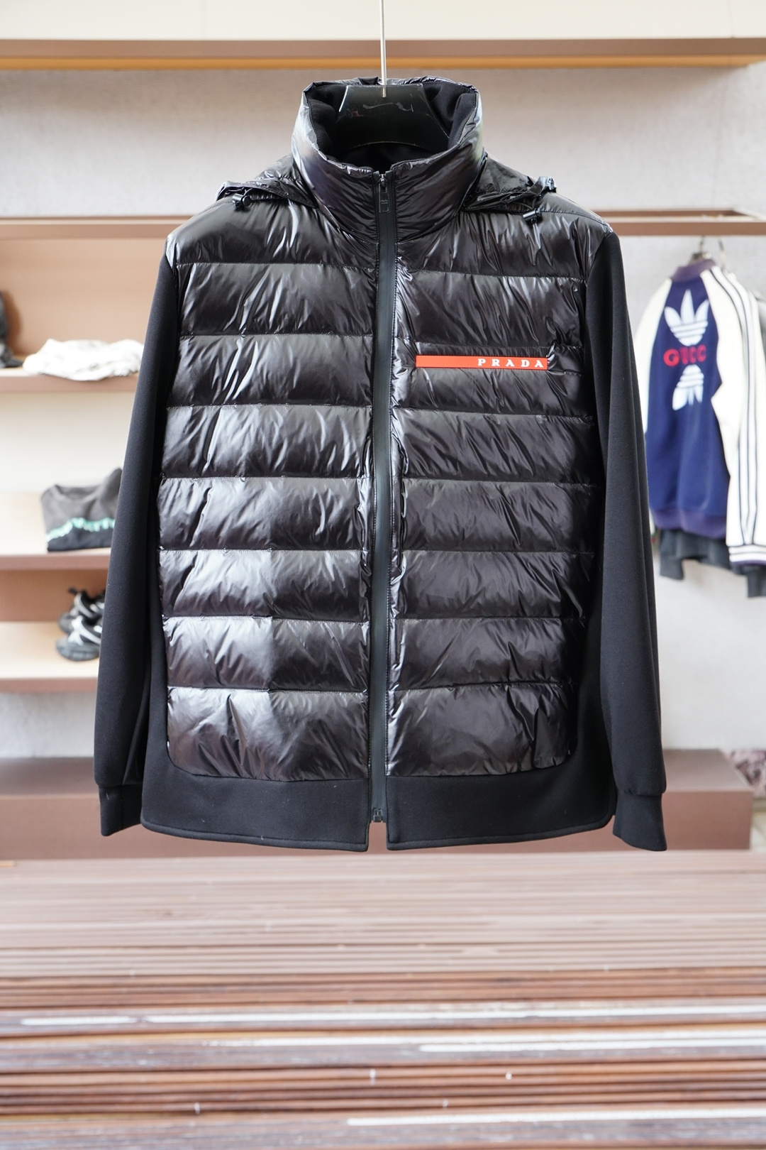 NO:598220,- Prada - 2025 Autumn and Winter Hot Style Down Jacket19860909- Prada普拉达-2025秋冬爆款羽绒服x进口90加厚400克绒,保暖性更强,专柜1.1顶级复刻,原版五金,无任何区别,市场最高版本,,prada,prada,down jacket,alexander wang,Men's clothing