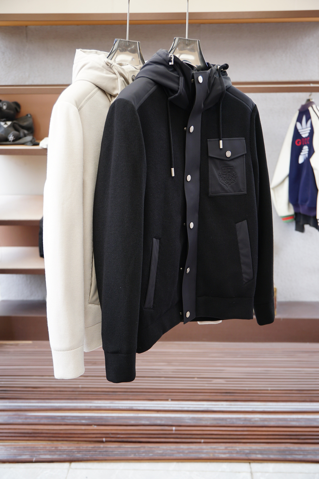 NO:644393,LP-2025 Men's Business Casual Down Jacket Down Jacket New winter clothing for men and women, high-end customization!  The favorite series for light and mature business, minimalist style feather 90 white duck down jacket, the fabric is comfortable and stylish!  The upper body is super stylish and handsome, and the version is a three-dimensional cutting design. The whole piece has high warmth retention, and the upper body is warm and stylish without feeling heavy. It is very practical to wear and does not look bloated. It can well prevent the cold wind from invading!  High quality first choice!  Size M-3xl,,loro piana,jackets & coats,down jacket,alexander wang19860909LP-2025男士商务休闲羽绒服羽绒服外套 男女同款冬装新品,高端定制！轻熟商务最爱系列,极简主义风格羽90白鸭绒羽绒服 面料舒适有型！上身超级有型的帅气,版型是立体裁剪的设计 整件保暖度高,上身保暖有型 又不会有负重感 实穿性非常强 不显臃肿 可以很好的防止寒风侵袭！高品质首选！ 尺码M-3xl,,loro piana,jackets & coats,down jacket,alexander wang,Men's clothing