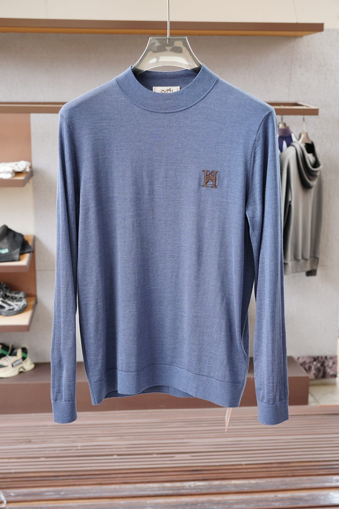 NO:623230,Hermes-Hermes-2025 new autumn and winter bottoming short-sleeved sweater!  High-quality cashmere wool, simple but not simple. Casual round neck style, easy to match for daily wear on the street. Fine workmanship, fine and even stitching, not easy to get off line. Color black khaki gray blue code size M-3XL, hermes, hermes, sweaters, T-shirt, alexander wang19860909爱马仕- Hermes-2025秋冬新款打底短袖毛衣！优质羊绒羊毛,简约而不简单.休闲圆领款式,日常搭配出街轻松搭配.做工精细 针脚细密均匀,不易脱线 颜色黑色 卡其 灰色蓝色 码数M-3XL,,hermes,hermes,sweaters,T-shirt,alexander wang,Men's clothing