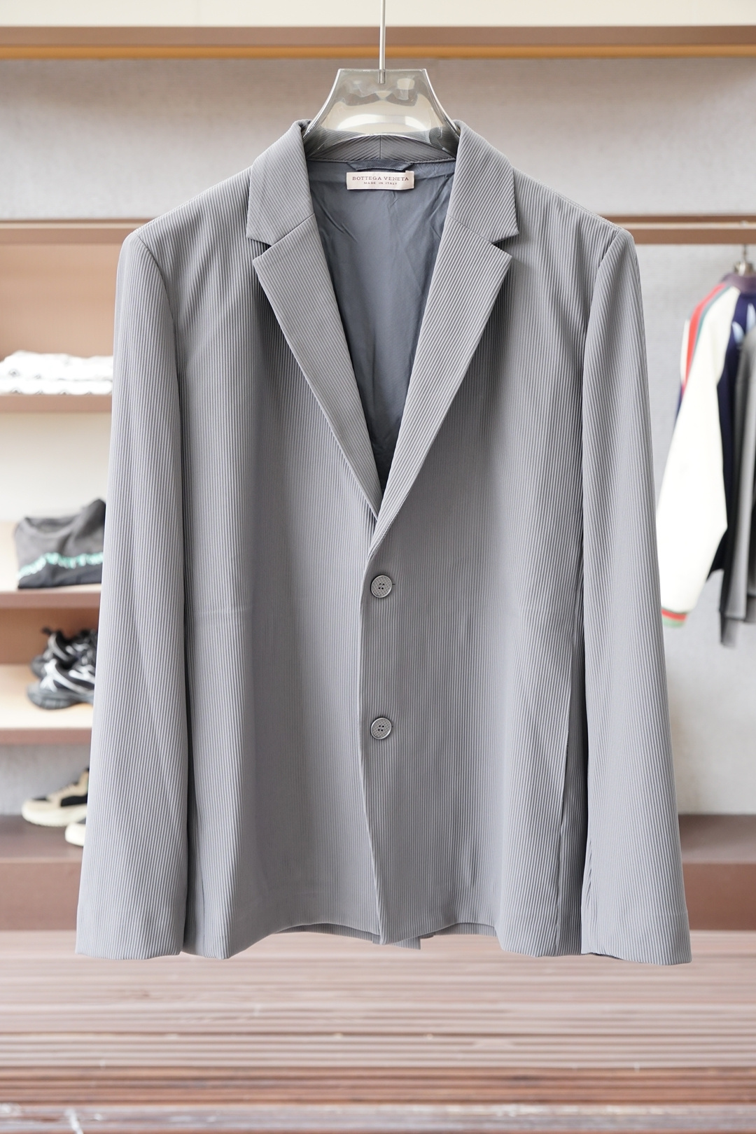 NO:843078,BV/One of the main products. This brand's suit stretch ice silk fabric is designed with a low-key luxury style, top-notch fabrics and workmanship, showing a unique style. Size 48-56. Model 8508028. Color: gray, gray blue,,bottega veneta,19860909BV/主打产品之一这个品牌西服弹力冰丝面料设计出一种低调的奢华的风格,顶级的面料和做工,展现出独一无二的风采 码数48-56 型号8508028 颜色灰色,灰色蓝色,,bottega veneta,,Men's clothing