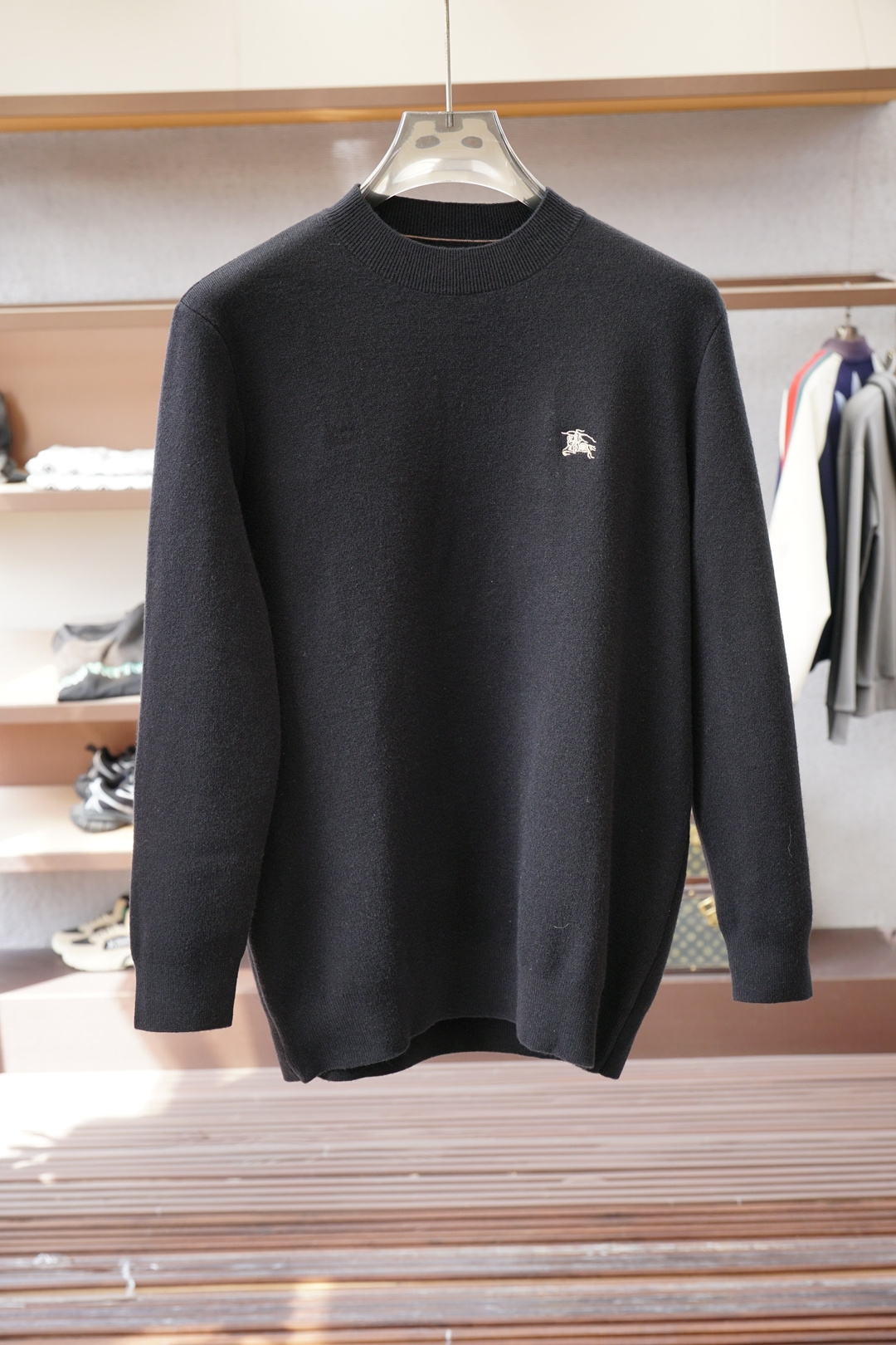 NO:691271,BBR Burberry-2025 new autumn and winter sweaters!  High-quality wool, simple but not simple. Casual round-neck style, easy to match on the street for daily use. Fine workmanship, fine and even stitching, not easy to get off line. Color black, white coffee/orange gray, code size M-3XL,, burberry, sweaters,19860909BBR巴宝莉-2025秋冬新款毛衣！优质羊毛,简约而不简单.休闲圆领款式,日常搭配出街轻松搭配.做工精细 针脚细密均匀,不易脱线. 颜色黑色 白色咖啡色/橙色灰色 码数M-3XL,,burberry,sweaters,,Men's clothing