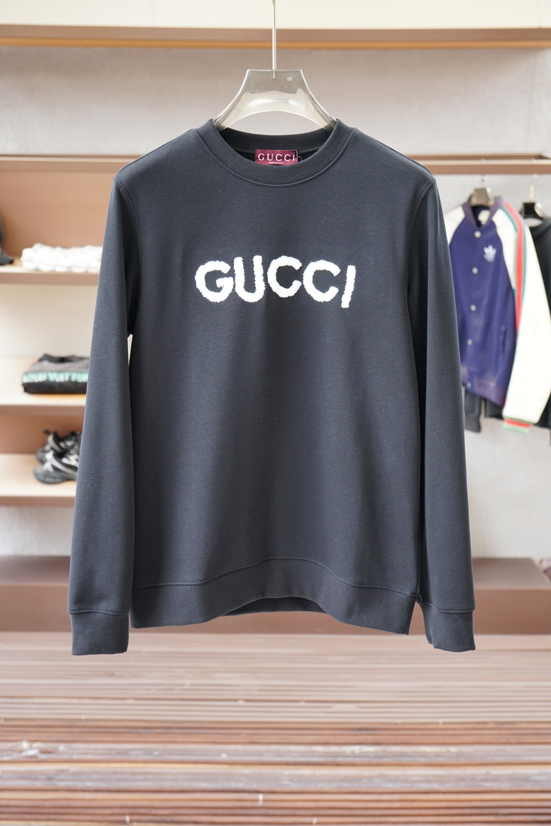 NO:690940,Arc'teryx/2025-New velvet sweatshirt for autumn and winter-This sweatshirt is knitted with plain cotton and has Logo 2025 on the chest.  Autumn and winter show fashion, can be used for various styles, imported air cotton is comfortable and soft, suitable for loose-fitting round necks in autumn and winter. This type of sweatshirt is loose and comfortable, very comfortable to wear, and can also show a casual sense of fashion. Logo printing on the chest highlights the brand charm, M-3XL., arc'teryx, hoodie, sweatshirts,19860909始祖鸟/ 2025-秋冬新款加绒卫衣-本款卫衣衫以素净棉质针织,胸前Logo2025 秋冬秀场风尚,可为各式造型,进口空气棉舒适柔软细呢,适合秋冬季节宽松版型的圆领,这种版型的卫衣宽松舒适,穿着非常自在,同时也能够展现出随性的时尚感.胸前Logo印花彰显品牌魅力、M-3XL.,arc'teryx,hoodie,sweatshirts,,Men's clothing