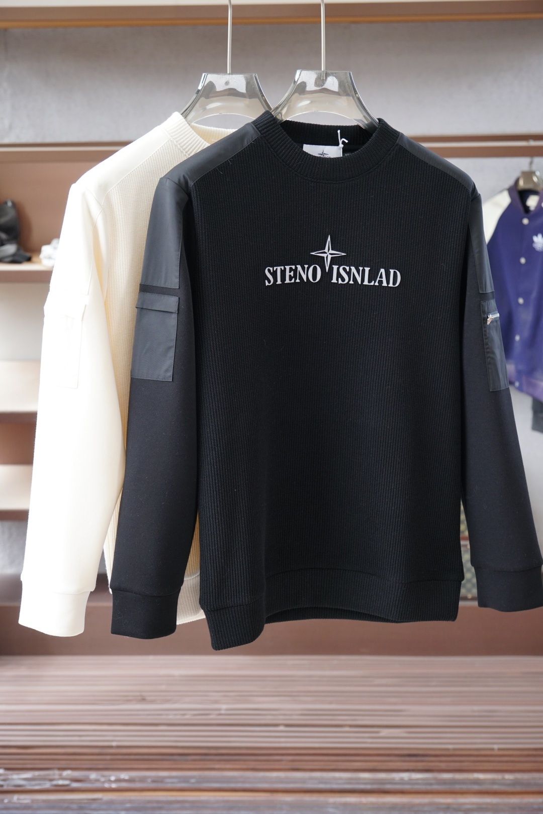 NO:625005,Stone Island/2025 autumn sweatshirt, 2025 autumn and winter show fashion, high-density cotton and spliced ​​knitted wool fabric, comfortable texture, soft fine tweed, strong warmth, suitable for autumn and winter seasons, loose-fitting round neck, this type of sweatshirt is loose and comfortable, very comfortable to wear, and can also show a casual sense of fashion. The logo embroidery on the chest highlights the brand charm, M-3XL,,, hoodie, sweatshirts, alexander wang19860909石头岛/2025秋款卫衣,2025秋冬秀场风尚,高密度棉加拼接针织羊毛面料,有质感舒适柔软细呢,保暖性强,适合秋冬季节,宽松版型的圆领,这种版型的卫衣宽松舒适,穿着非常自在,同时也能够展现出随性的时尚感.胸前Logo刺绣彰显品牌魅力、M-3XL,,,hoodie,sweatshirts,alexander wang,Men's clothing