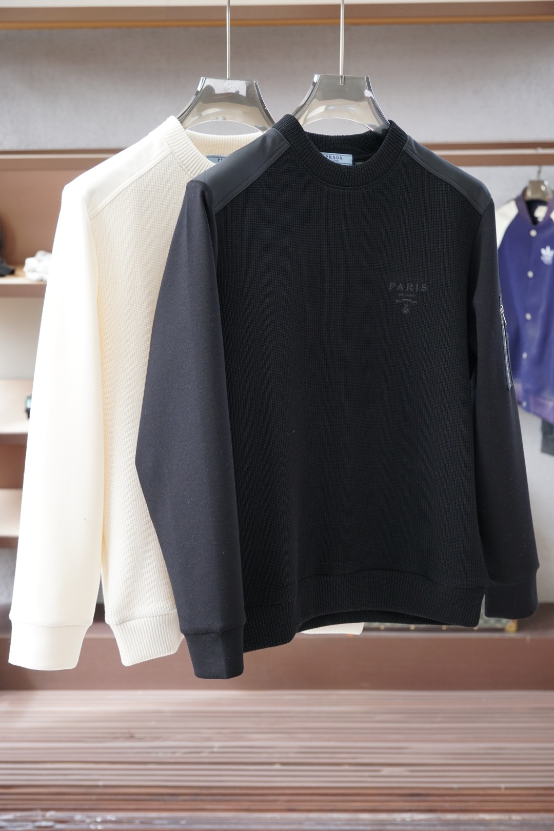 NO:599153,Stone Island/2025 autumn sweatshirt, 2025 autumn and winter show fashion, high-density cotton and spliced ​​knitted wool fabric, comfortable texture, soft fine tweed, strong warmth, suitable for autumn and winter seasons, loose-fitting round neck, this type of sweatshirt is loose and comfortable, very comfortable to wear, and can also show a casual sense of fashion. The logo embroidery on the chest highlights the brand charm, M-3XL,,, hoodie, sweatshirts, alexander wang19860909石头岛/2025秋款卫衣,2025秋冬秀场风尚,高密度棉加拼接针织羊毛面料,有质感舒适柔软细呢,保暖性强,适合秋冬季节,宽松版型的圆领,这种版型的卫衣宽松舒适,穿着非常自在,同时也能够展现出随性的时尚感.胸前Logo刺绣彰显品牌魅力、M-3XL,,,hoodie,sweatshirts,alexander wang,Men's clothing