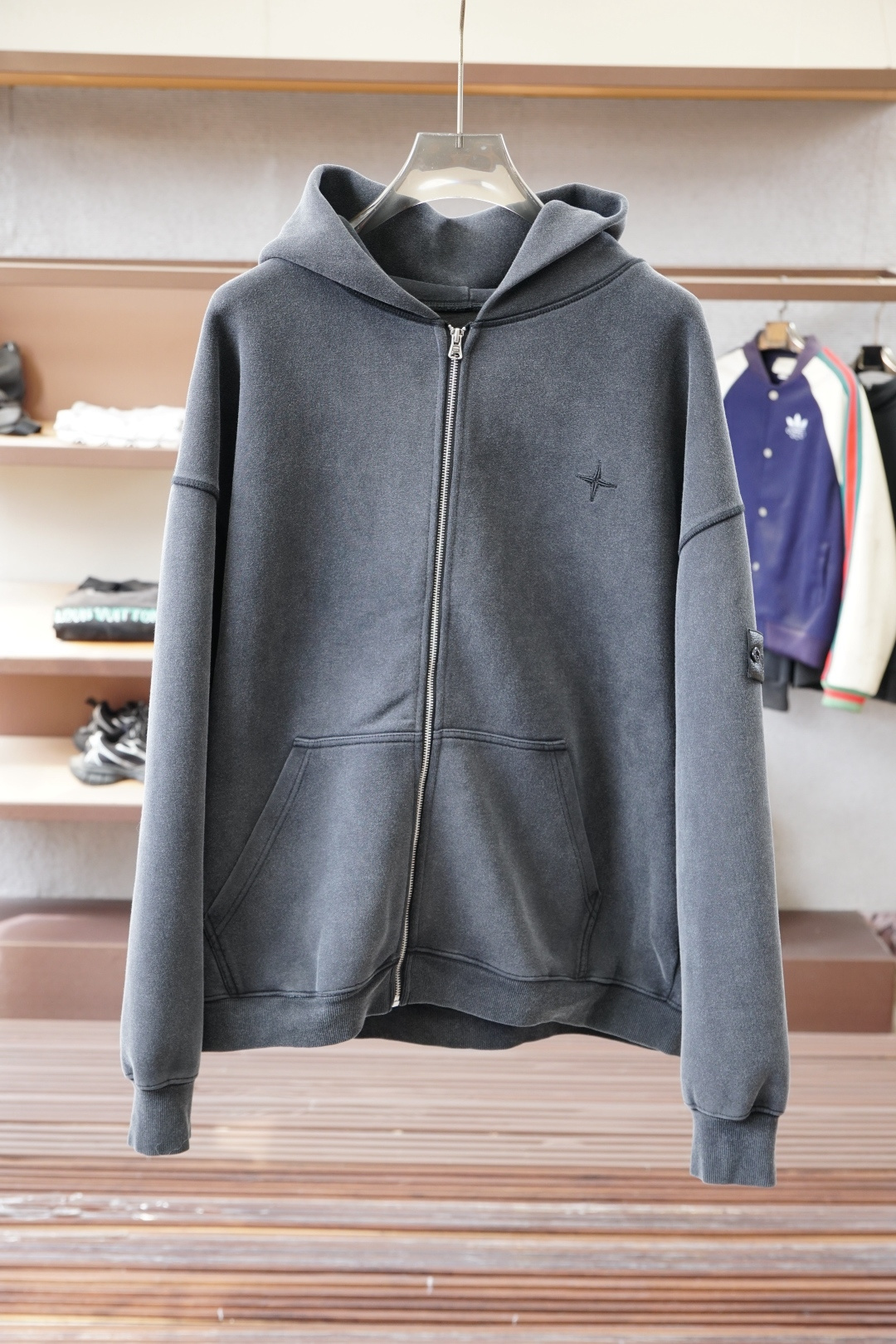 NO:610183,Stone Island/high version 550g composite fabric craft sweatshirt, 450g high weight plus high-density embroidery, complex craftsmanship, sizes S~XL (European sizes tend to be larger, please quote your height and weight when ordering) one piece of clothing is thicker than two rooms,,,hoodie,sweatshirts,alexander wang19860909石头岛/高版本高克重550克复合面料工艺卫衣,450克高克重加高密度刺绣,工艺复杂, 尺码S~XL(欧码偏大报身高体重下单)一件衣服大于两间的厚度,,,hoodie,sweatshirts,alexander wang,Men's clothing