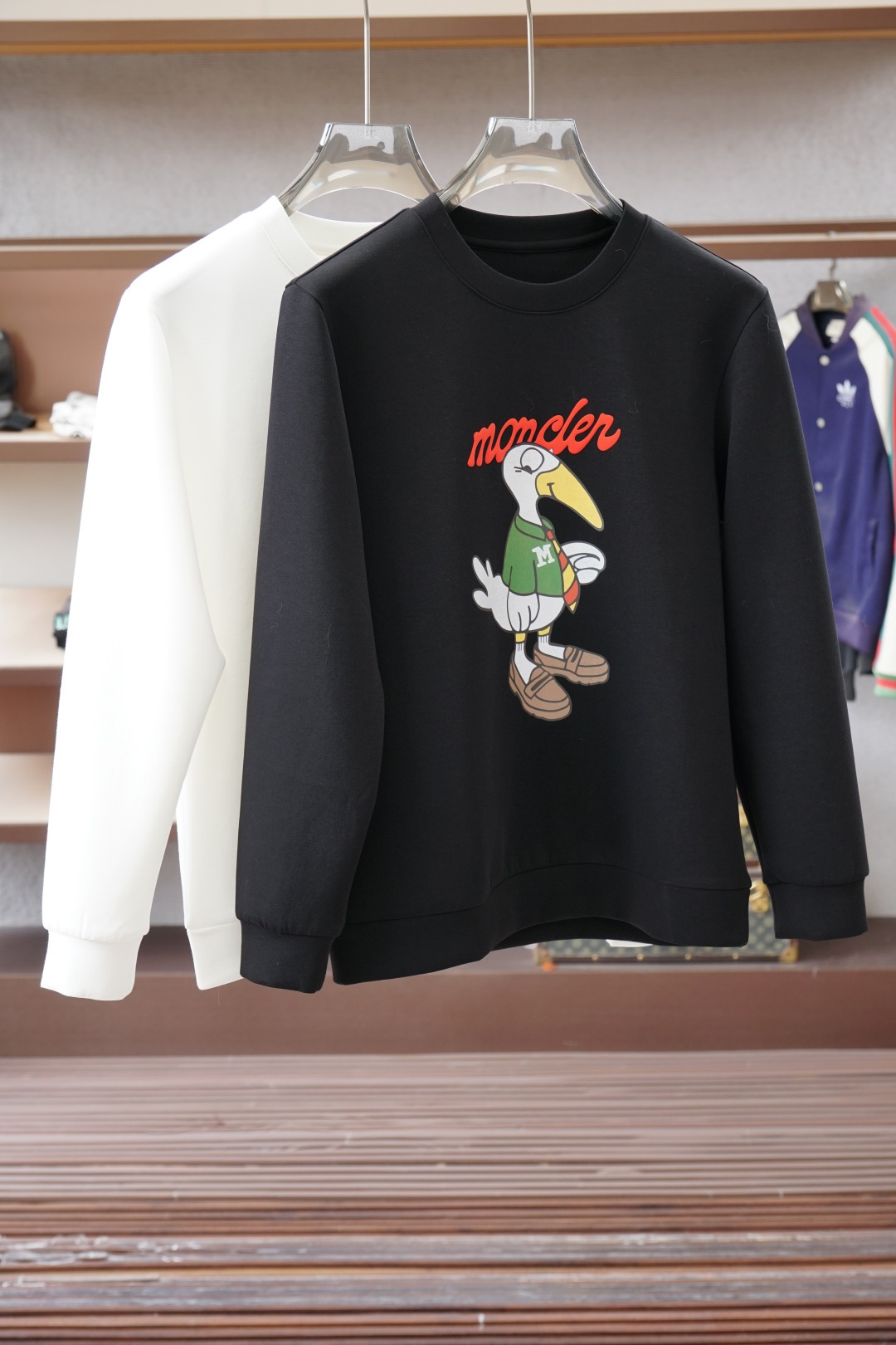 NO:607665,Meng Mouth 12025 Autumn and Winter New Style - This sweatshirt is made of plain cotton knitting, with Logo 2025 on the chest  Autumn and winter show fashion, can be used for various styles, imported air cotton is comfortable and soft, suitable for loose-fitting round necks in autumn and winter. This type of sweatshirt is loose and comfortable, very comfortable to wear, and can also show a casual sense of fashion. The logo printing on the chest highlights the brand charm, M-3XL., Moncler, hoodie, sweatshirts, alexander wang19860909蒙口 12025秋冬新款-本款卫衣衫以素净棉质针织,胸前Logo2025 秋冬秀场风尚,可为各式造型,进口空气棉舒适柔软细呢,适合秋冬季节宽松版型的圆领,这种版型的卫衣宽松舒适,穿着非常自在,同时也能够展现出随性的时尚感.胸前Logo印花彰显品牌魅力、M-3XL.,,Moncler,hoodie,sweatshirts,alexander wang,Men's clothing