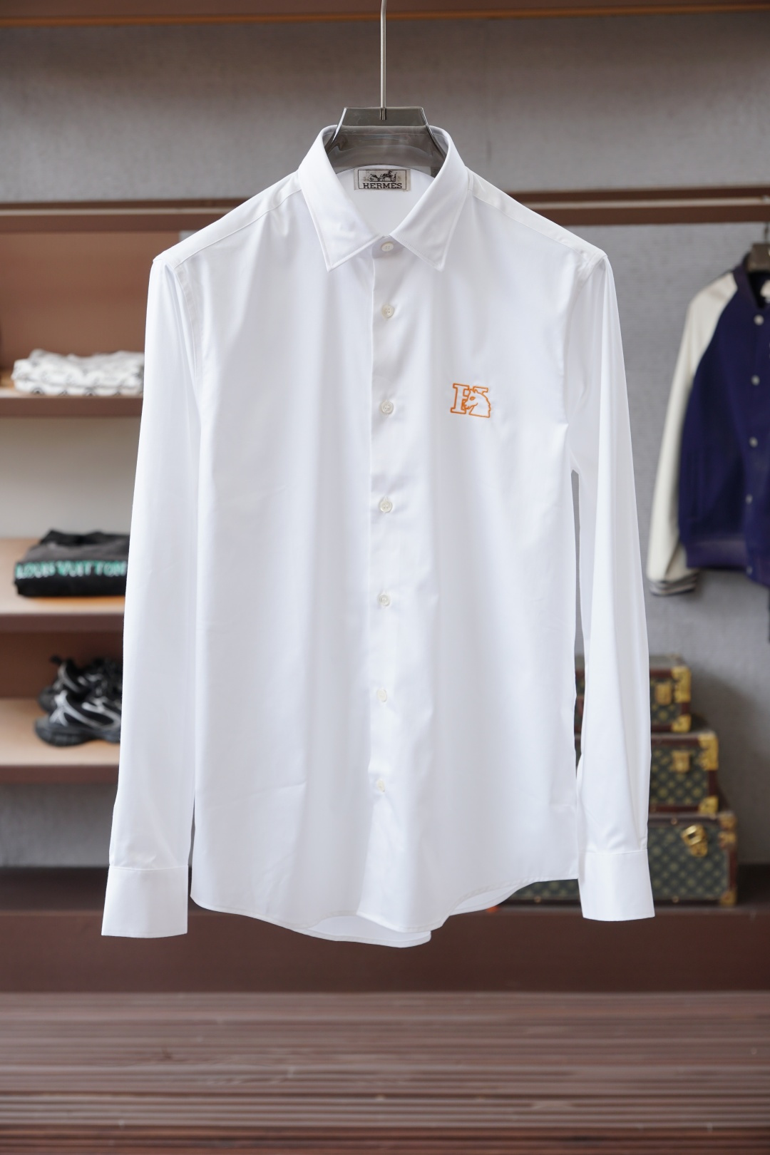 Hermes爱马仕-四季新款白色棉府绸基础百搭翻领衬衣，男士时尚经典马头金丝刺绣商务休闲长袖衬衫！贸易公