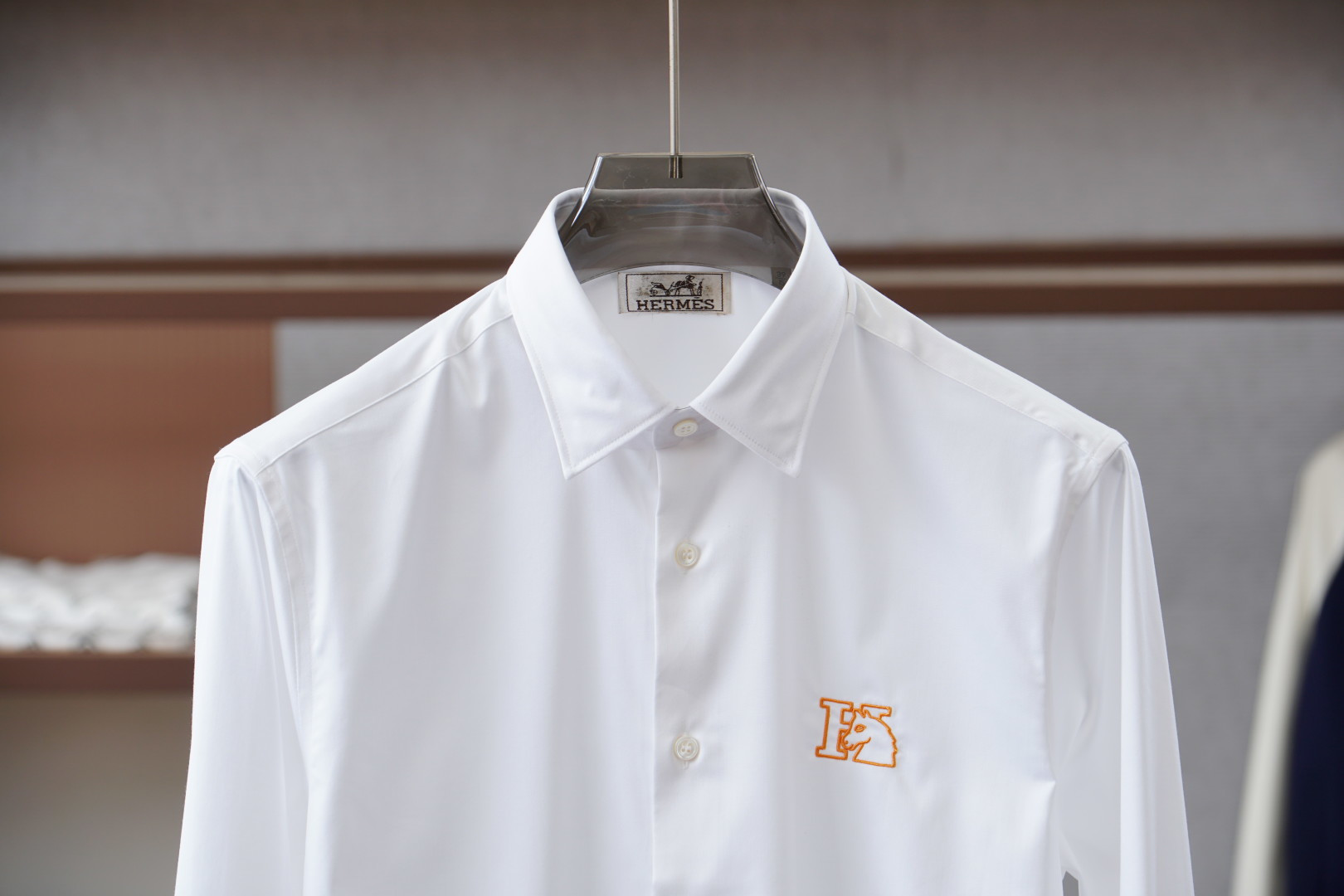 Hermes爱马仕-四季新款白色棉府绸基础百搭翻领衬衣，男士时尚经典马头金丝刺绣商务休闲长袖衬衫！贸易公