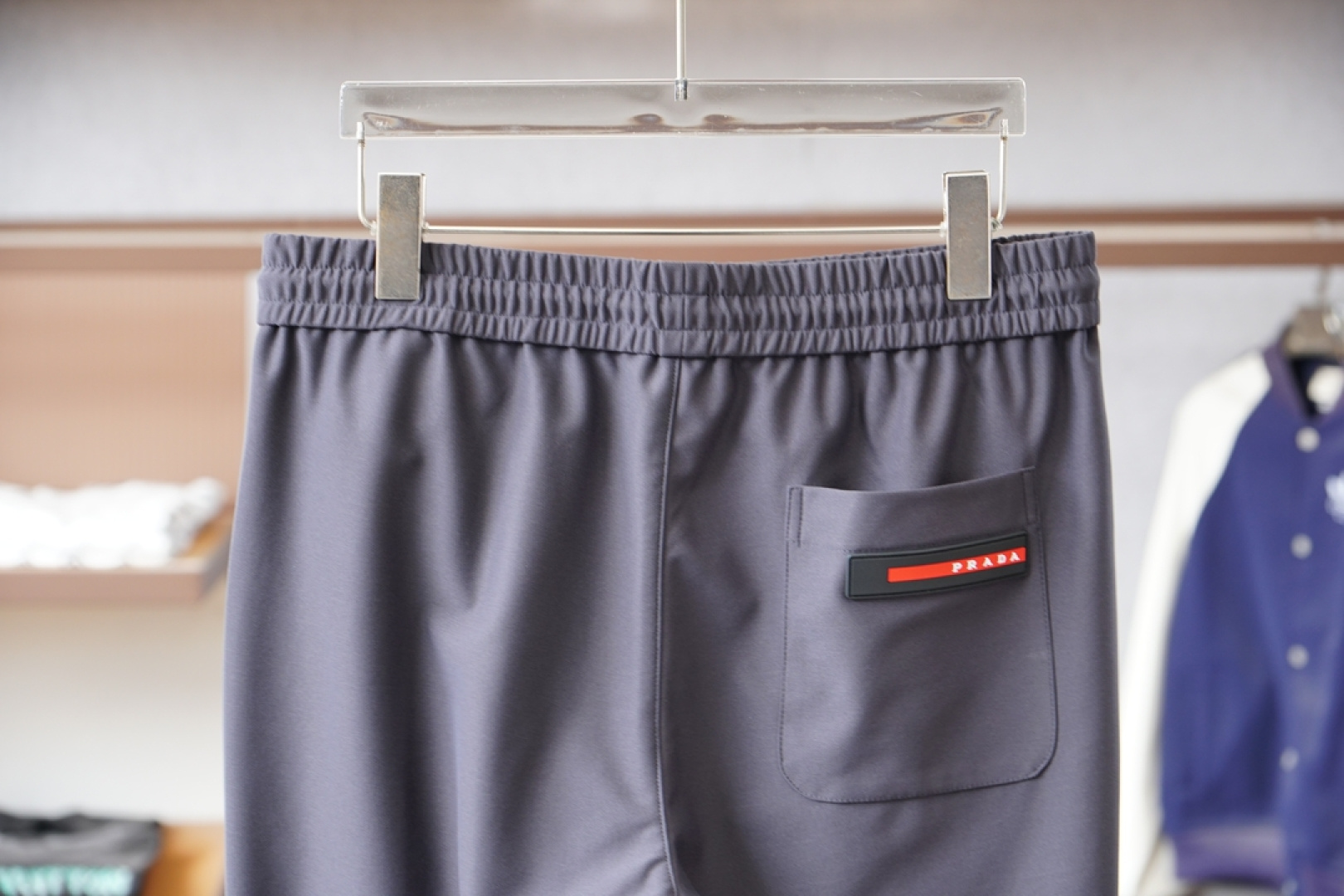 普拉达- Prada-经典刺绣logo标识加绒休闲裤，男士内里科技热熔岩蓄热直筒长裤。深圳港口私密订单，