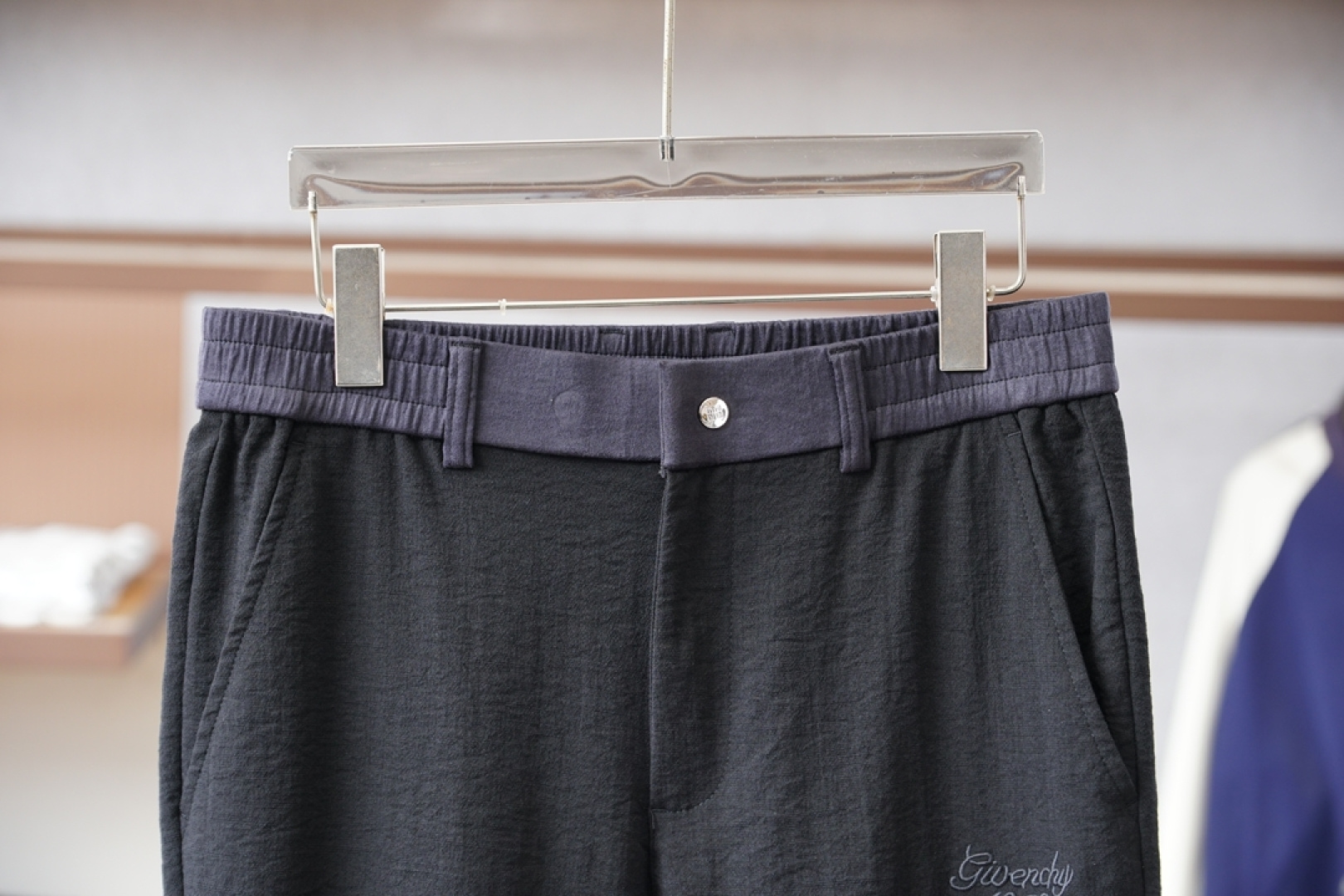 纪梵希-25秋冬新款logo标识加绒休闲裤，男士内里科技热熔岩蓄热直筒长裤。深圳港口私密订单，最新柜台单