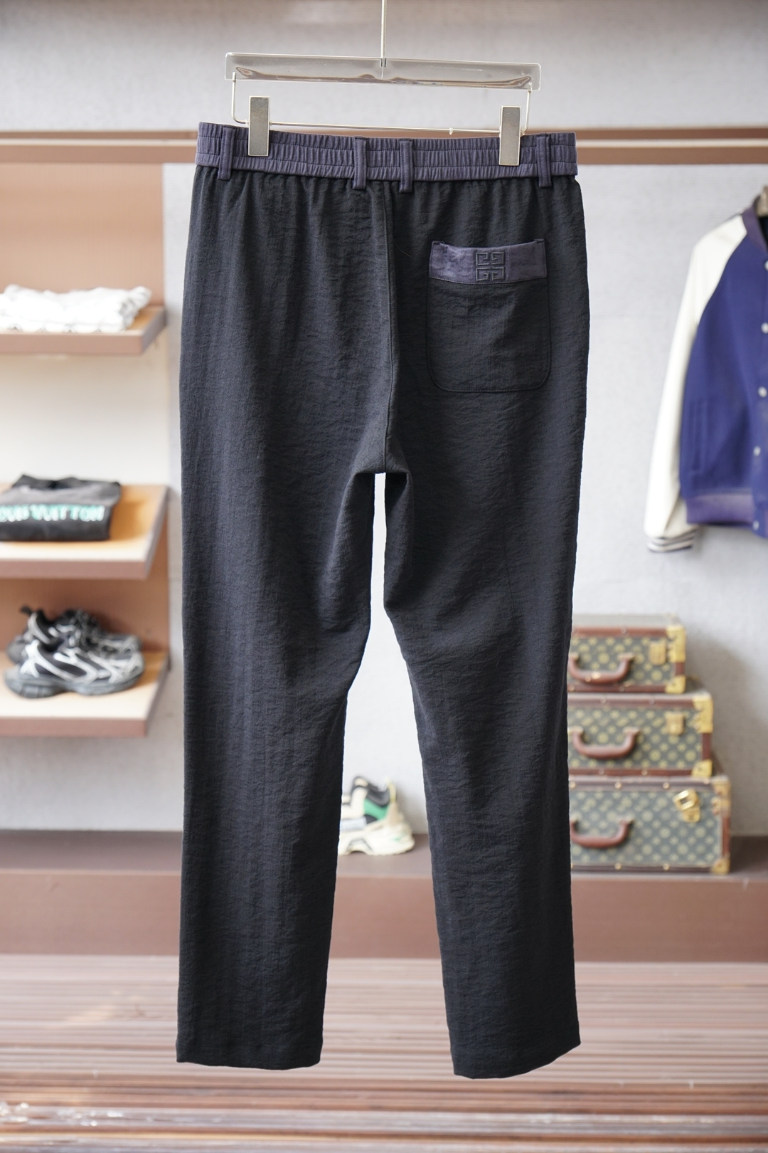 纪梵希-25秋冬新款logo标识加绒休闲裤，男士内里科技热熔岩蓄热直筒长裤。深圳港口私密订单，最新柜台单